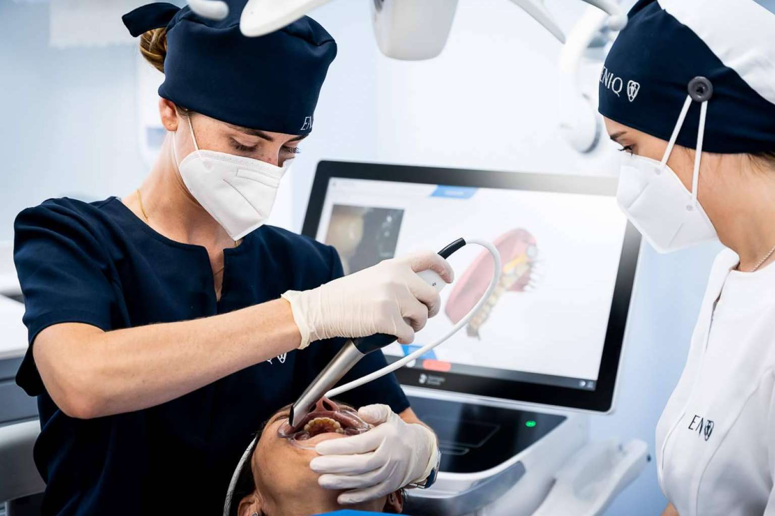 Clínica Eniq, un centro de estética dental que destaca por su gran equipo de profesionales y su aparatología de última generación