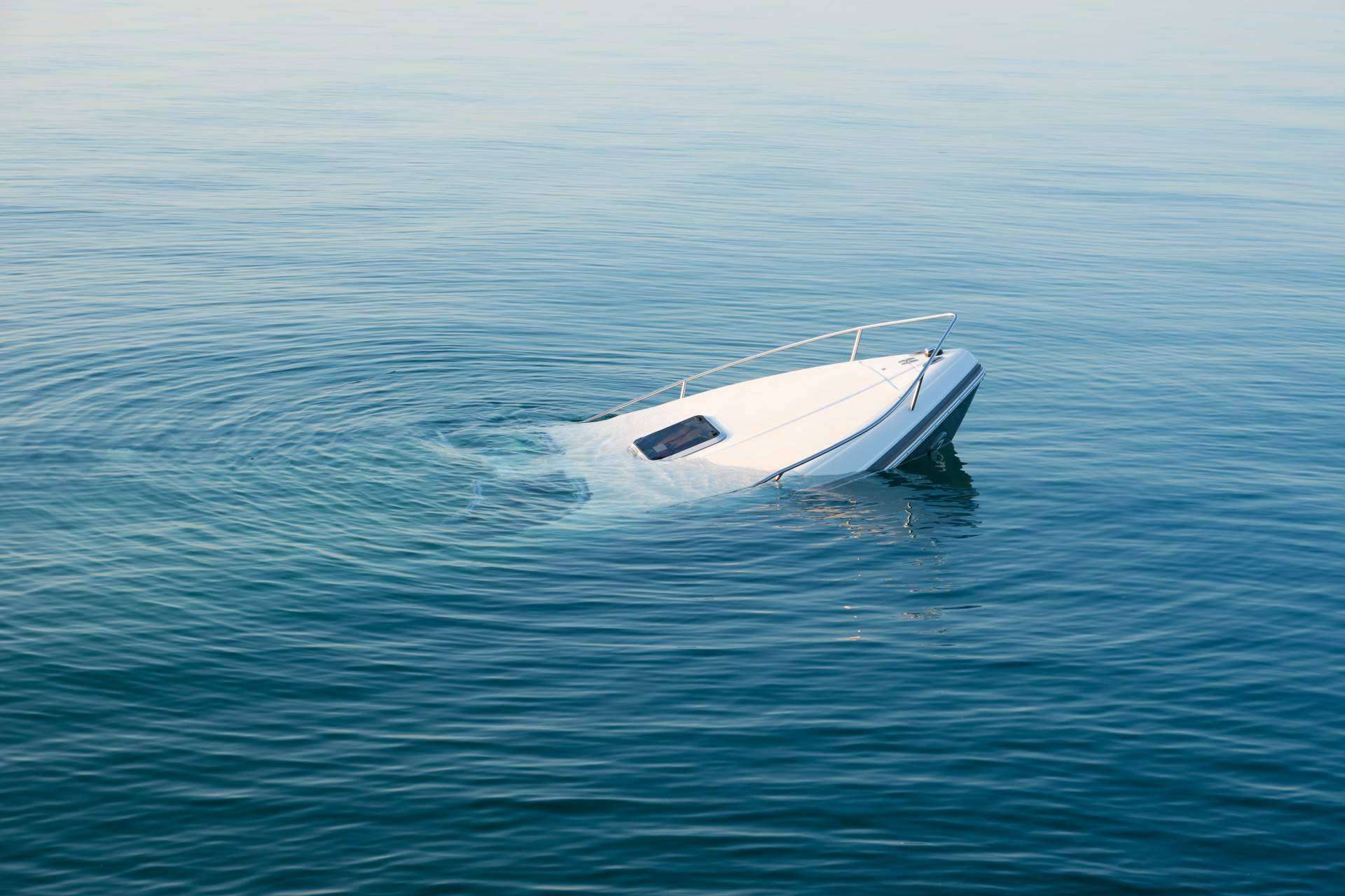 Un corredor de seguros especialista en seguros de barco con El Seguro de Mi Barco