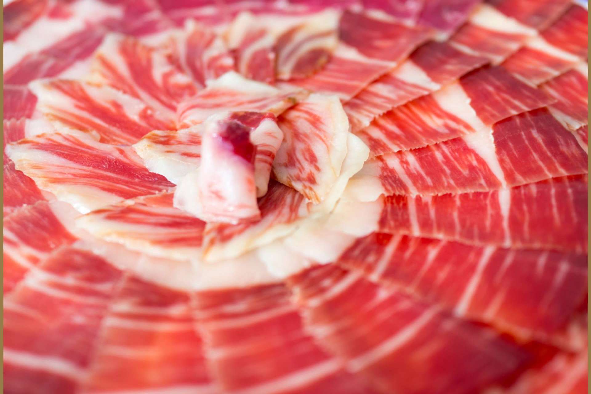 Calidad y tradición en jamones y embutidos 100% ibéricos de bellota de la mano de Ovipor