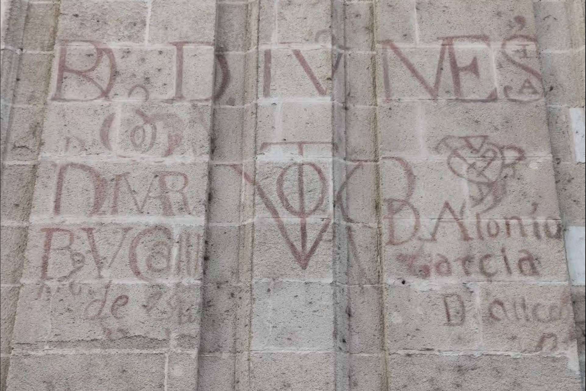 Algunos puntos de interés en las visitas de TuGuíadeSevilla.com son los vítores de Sevilla y la catedral
