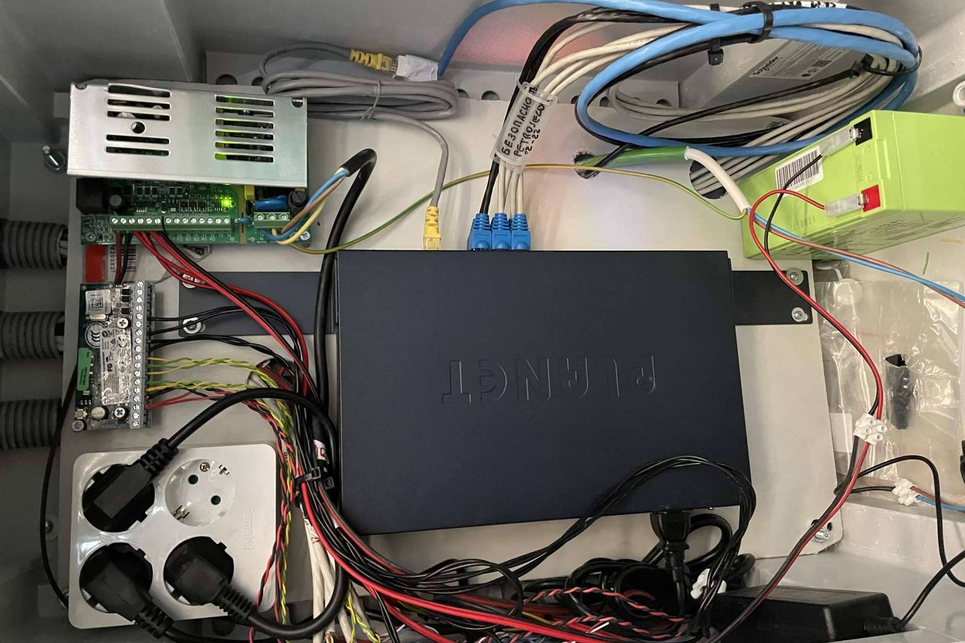 PetroSecur Seguridad y Defensa ofrece persianas de seguridad con inteligencia artificial VAP