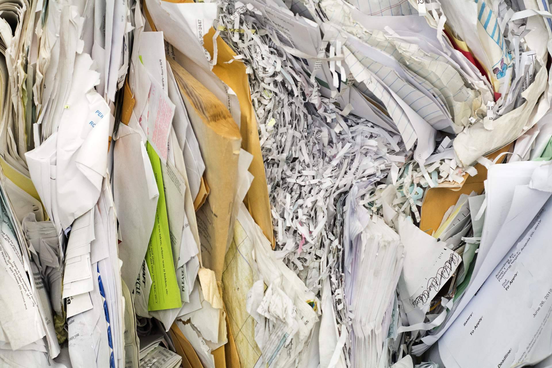 Reciclaje de papel o documentos no confidenciales de la mano de la empresa experta Dataeraser