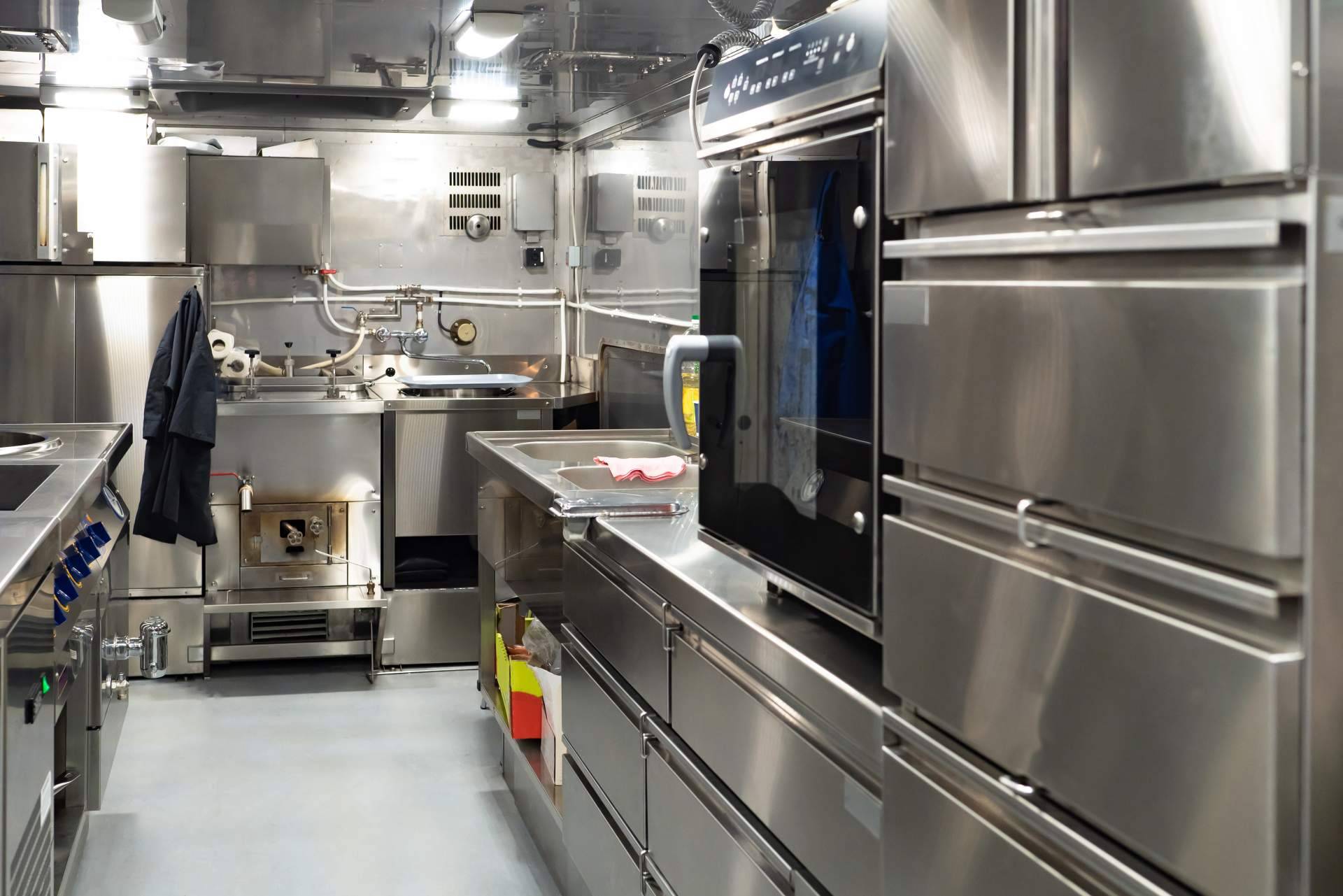 El mobiliario de acero para hostelería de Auxihostelería