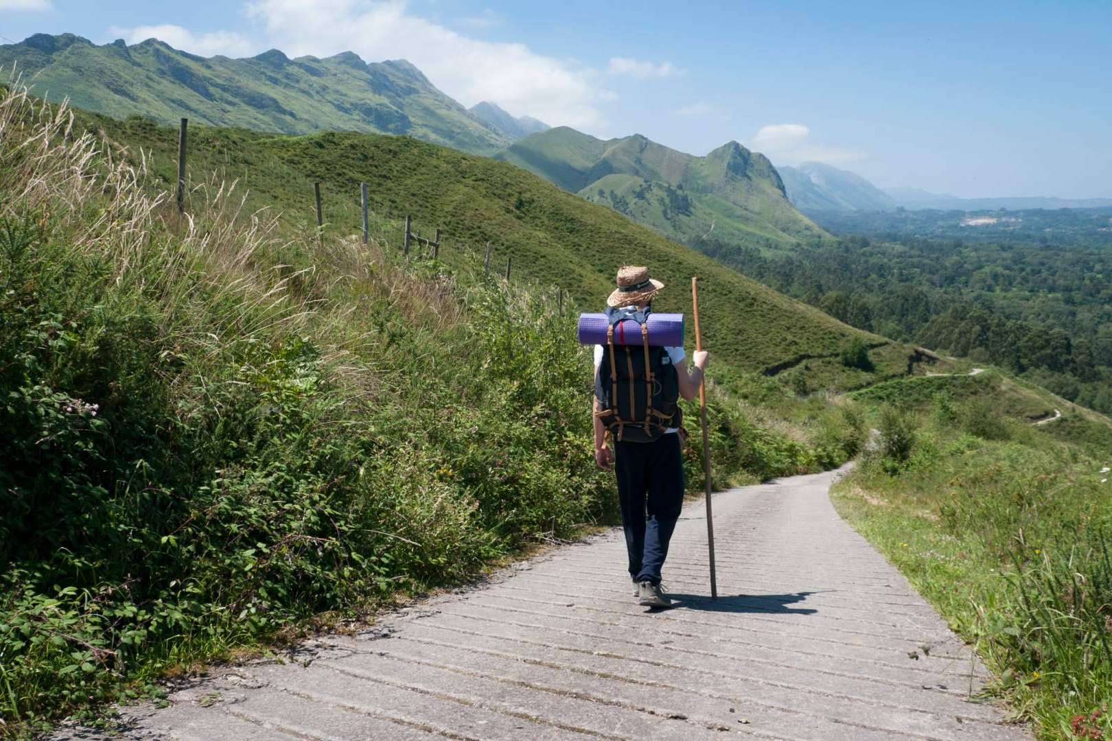 Motivos para emprender el Camino de Santiago en Semana Santa y dónde encontrar toda la equipación necesaria