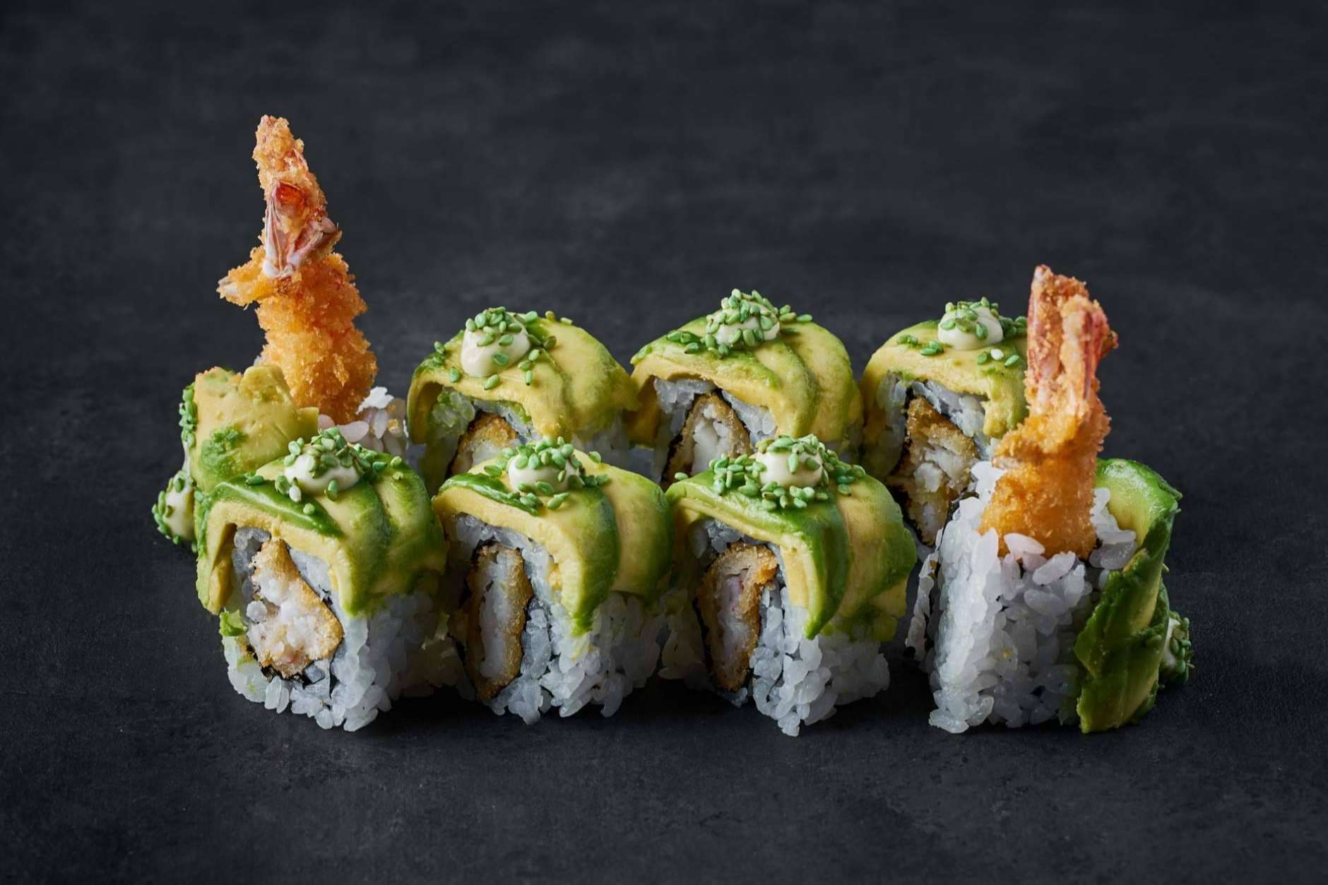 Miguel de Vega, el chef que muestra su pasión por la gastronomía japonesa en los platos del restaurante Kira Kira de Madrid