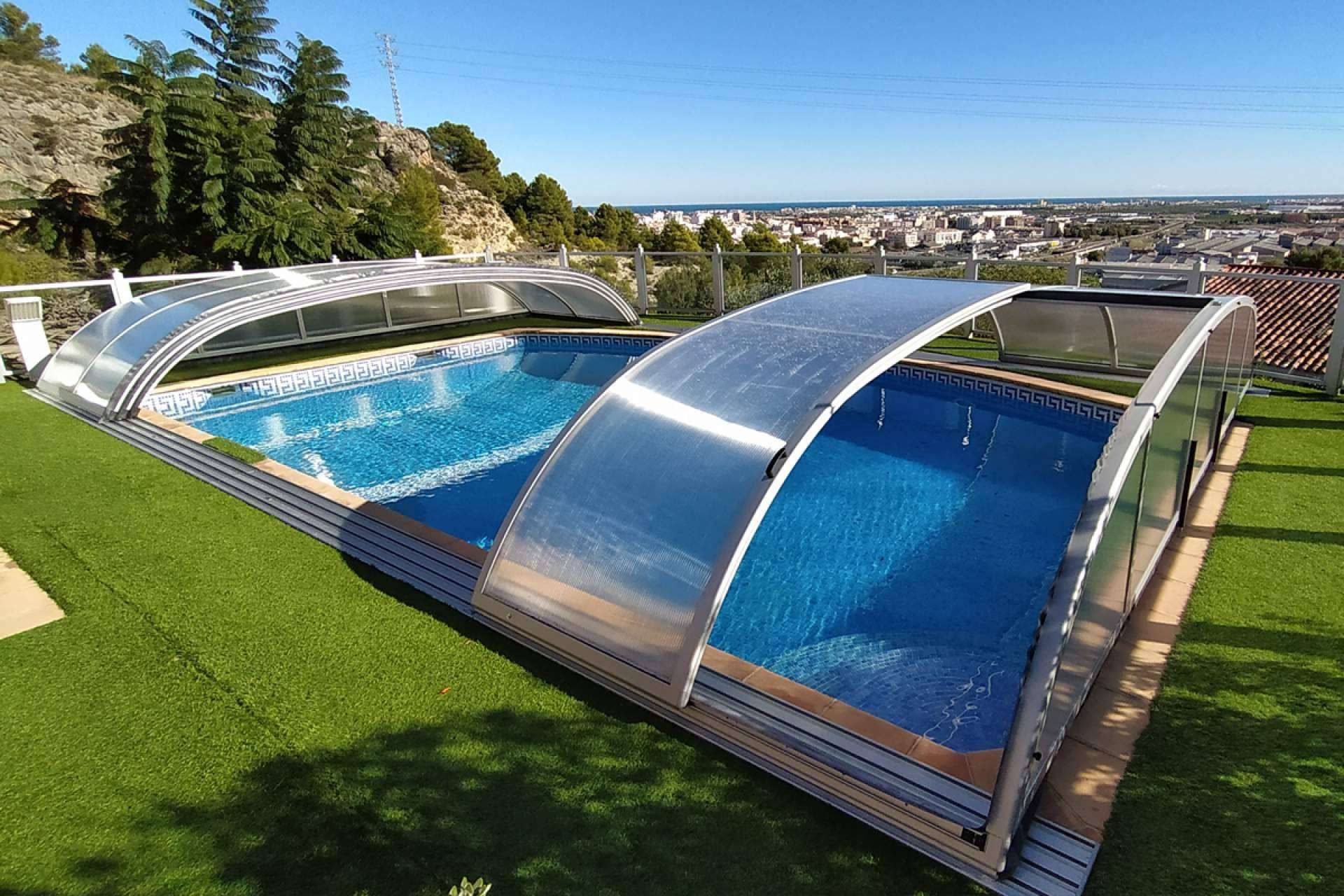 La instalación de cubiertas de piscinas para protegerlas durante todo el año de la mano de COVERTTO