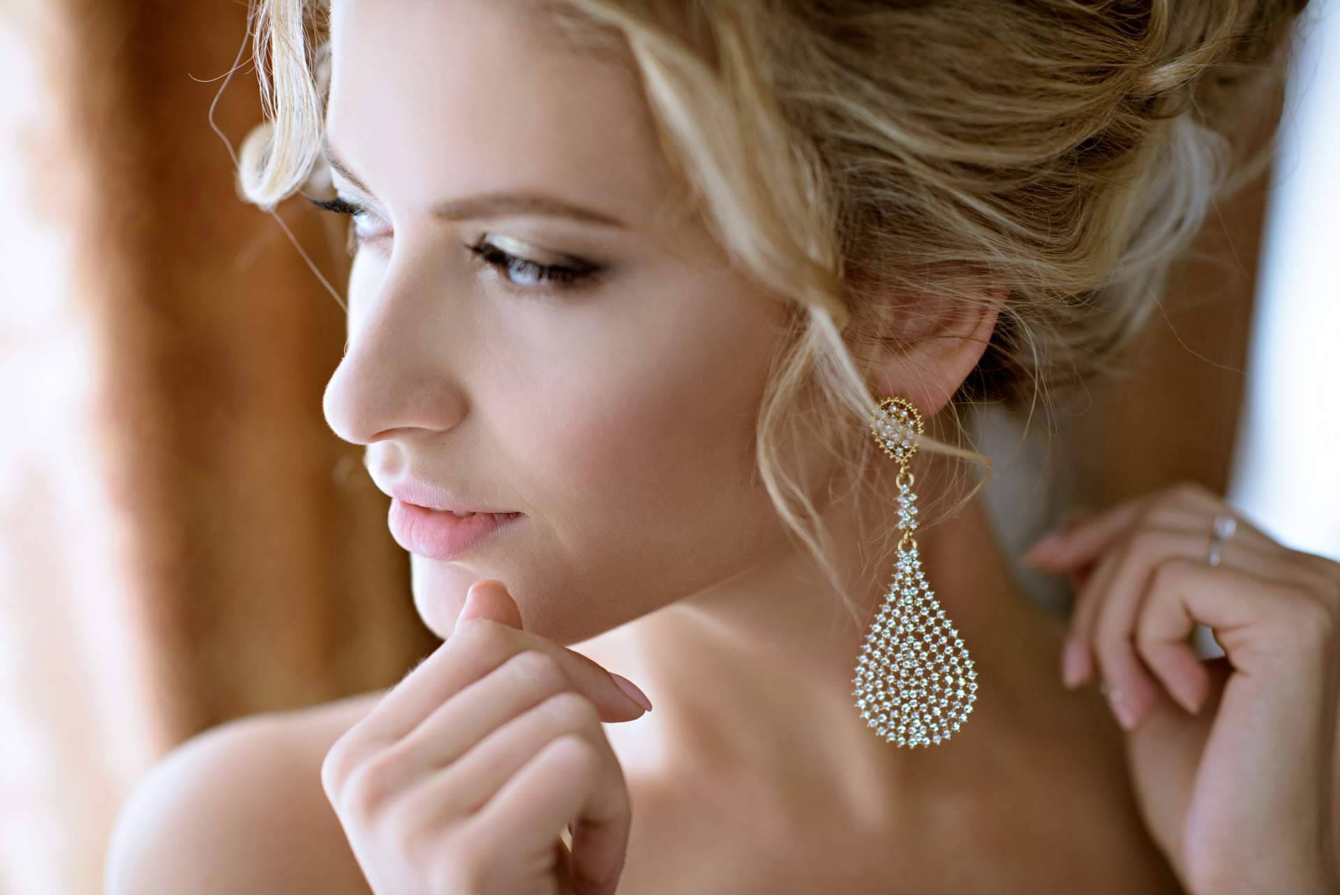 Un toque elegante y sofisticado con los pendientes de oro El Rubí