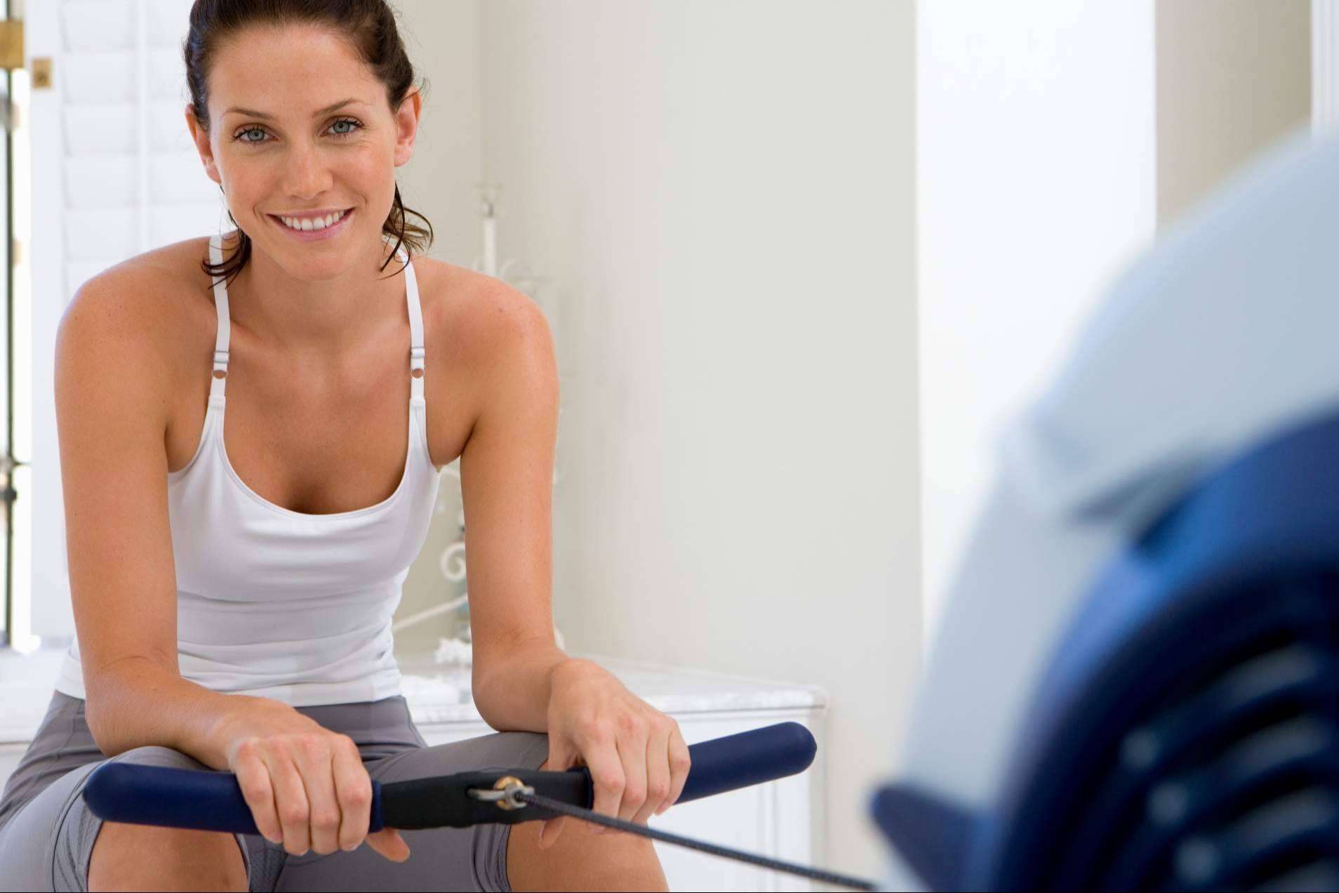 Top Entreno explica por qué el remo es uno de los mejores ejercicios para mantenerse en forma a partir de los 40
