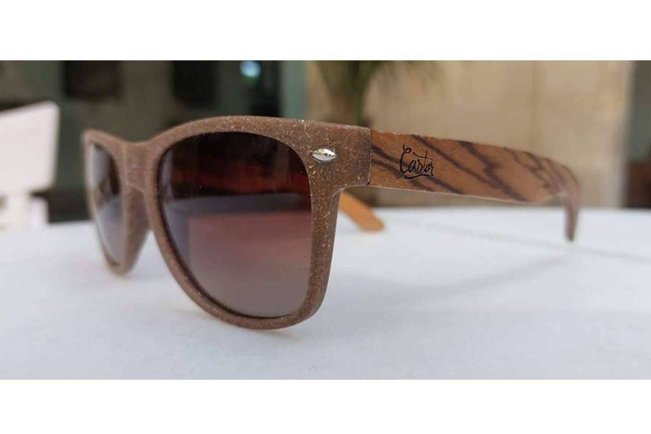 Way Coffee, el modelo de gafas hechas de café natural y lino, en Castor Sunglasses