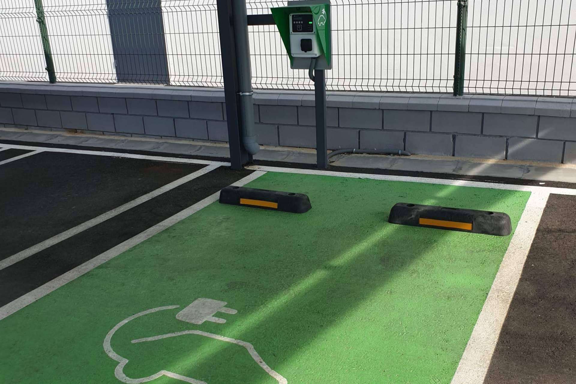 Los beneficios de usar los topes de parking de plástico 100 % reciclado de Abadecom Manufacturer SL