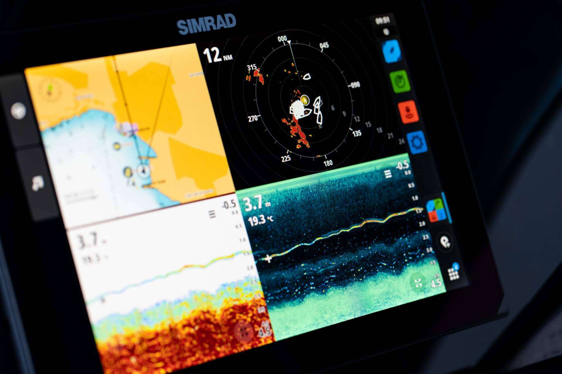 Simrad presenta la nueva serie de sondas NSX, en Equiposnauticos.com
