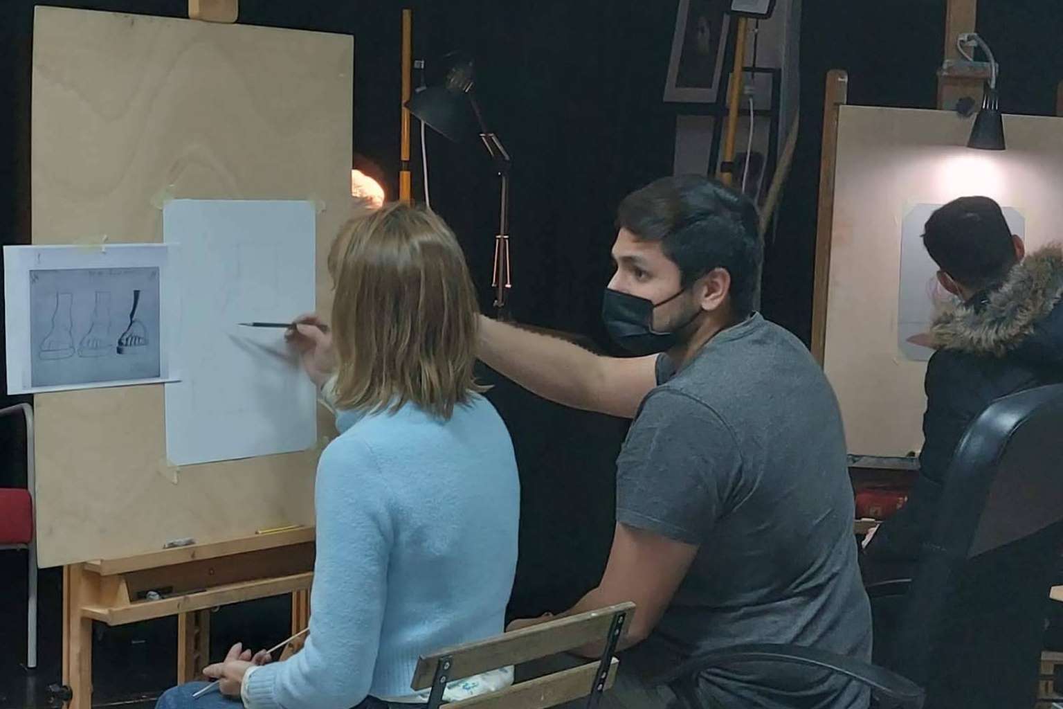 La academia Estudio Ilógico permite disfrutar de clases de pintura y dibujo académico clásico con modelos profesionales