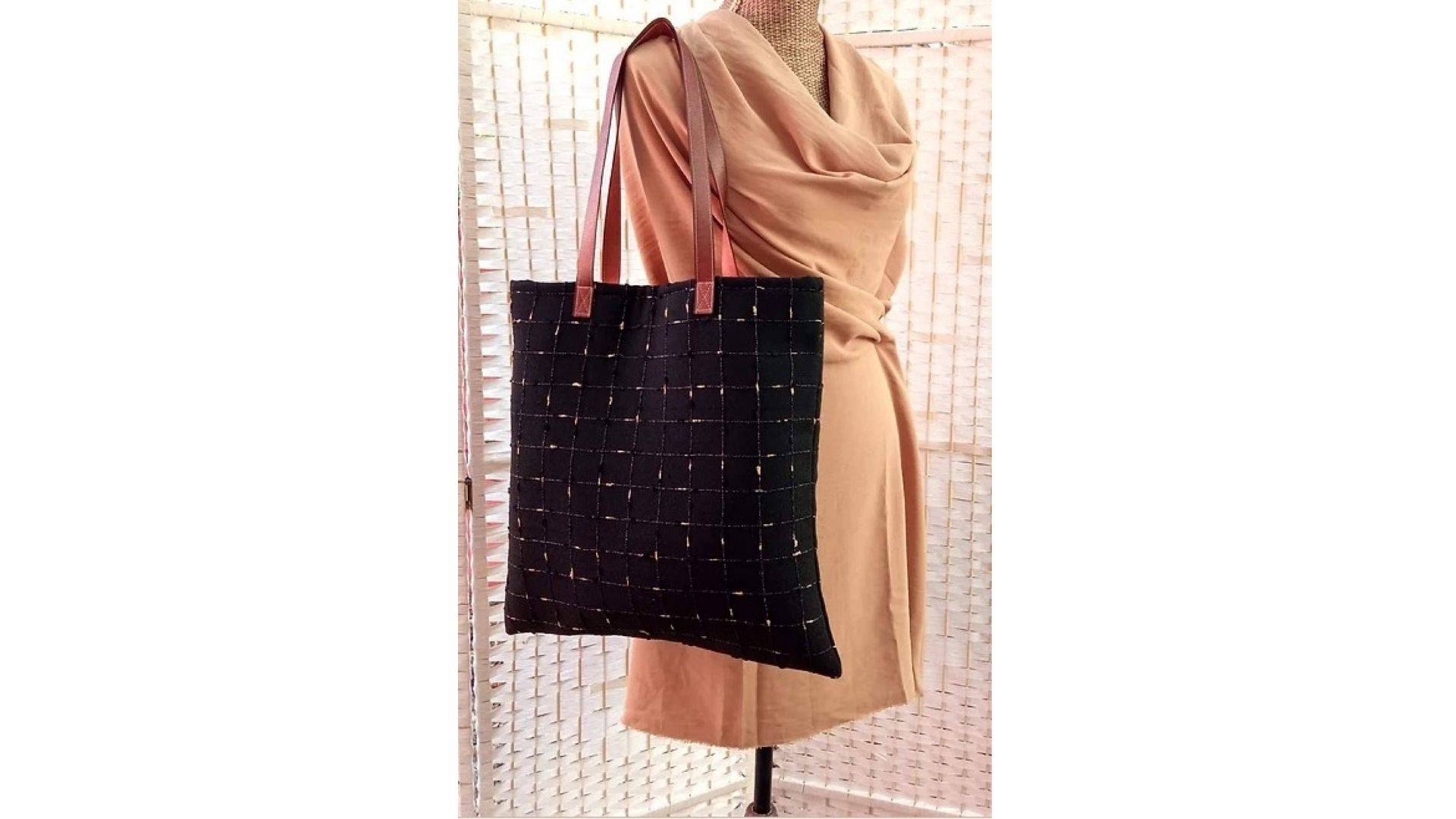 Inirt Atelier crea diseños exclusivos y elegantes de tote bags para complementar cualquier outfit