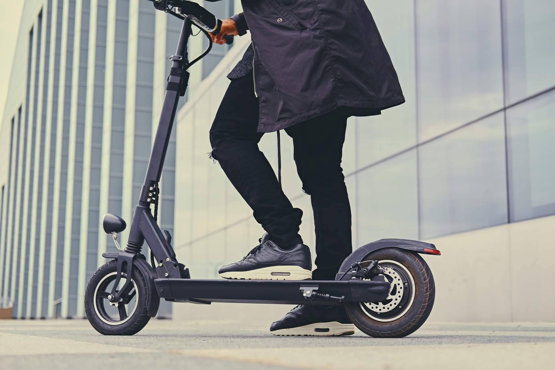 Tours autoguiados por GPS y alquiler de patinete eléctrico Barcelona con LYNX