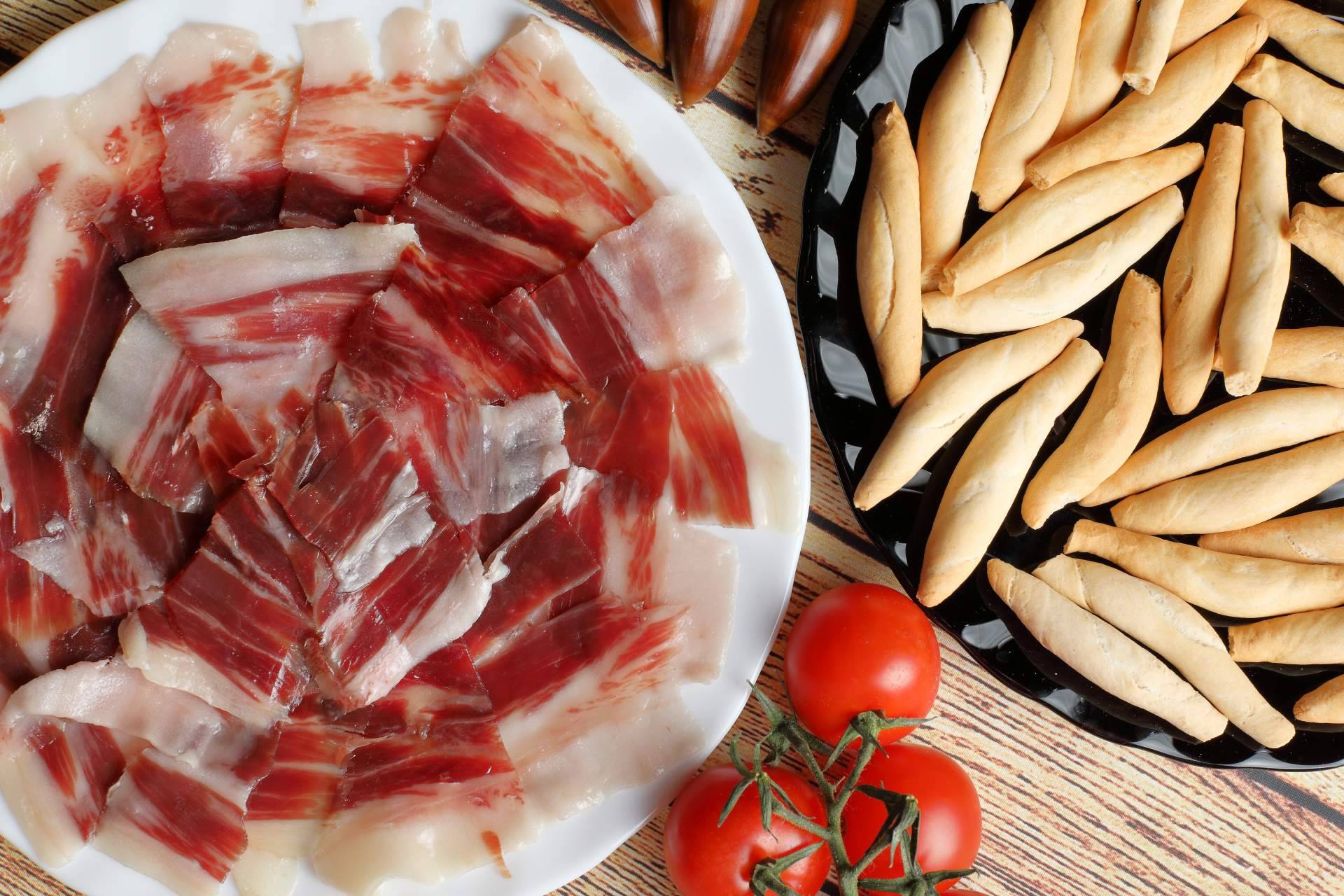 Regalos de Navidad y cestas con productos gourmet en la tienda online especializada en loncheados de jamones, Barón de Salamanca