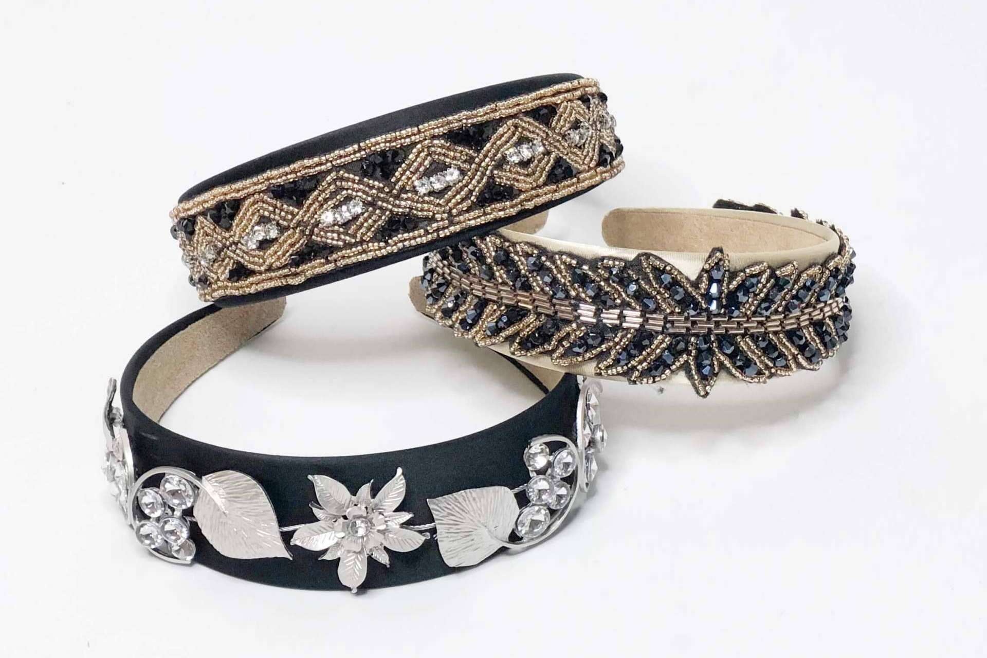 Última tendencia en los looks de boda con las diademas de invitada