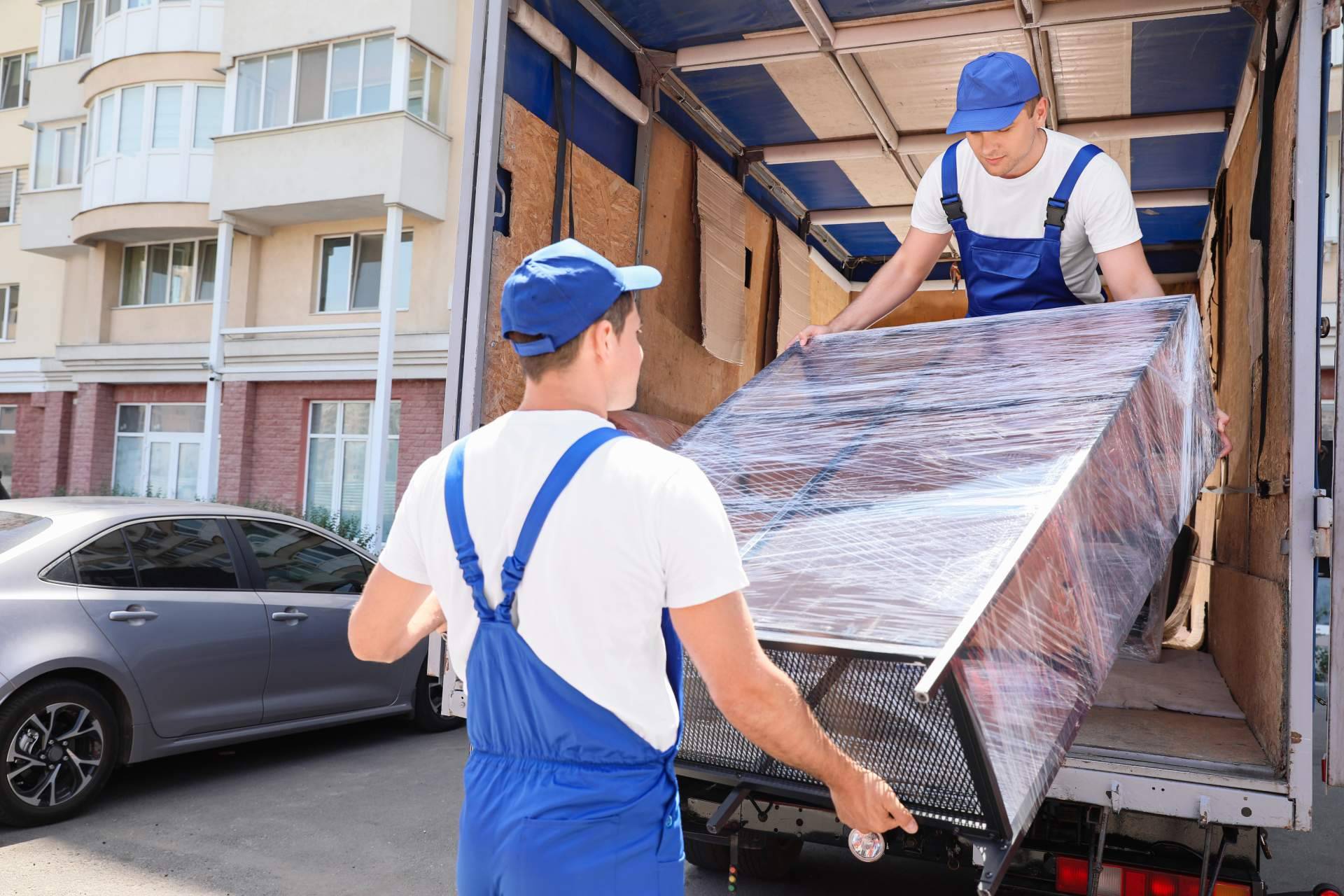 Asimilándose a la idea de 'centro reto' , el negocio Recogedor de Muebles, se dedica al vaciado de pisos y recogida de muebles