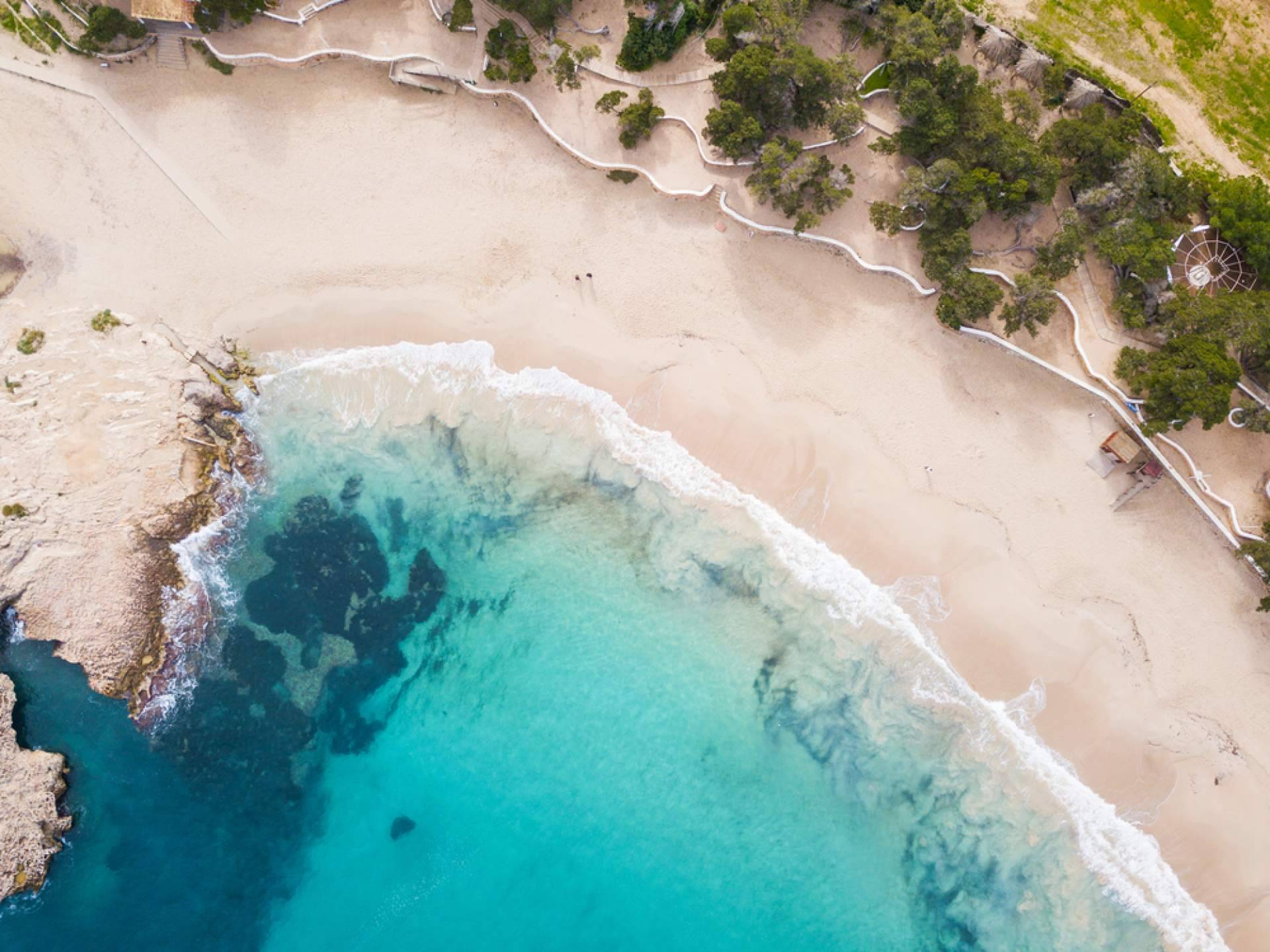 Visitar todas las playas paradisíacas de Ibiza de la mano de los coches baratos que ofrece K10 Rent a Car