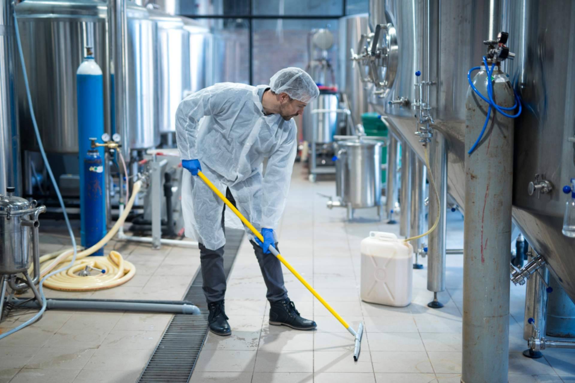 Grupo Brillastur sobre la importancia de la limpieza e higienización de las áreas industriales