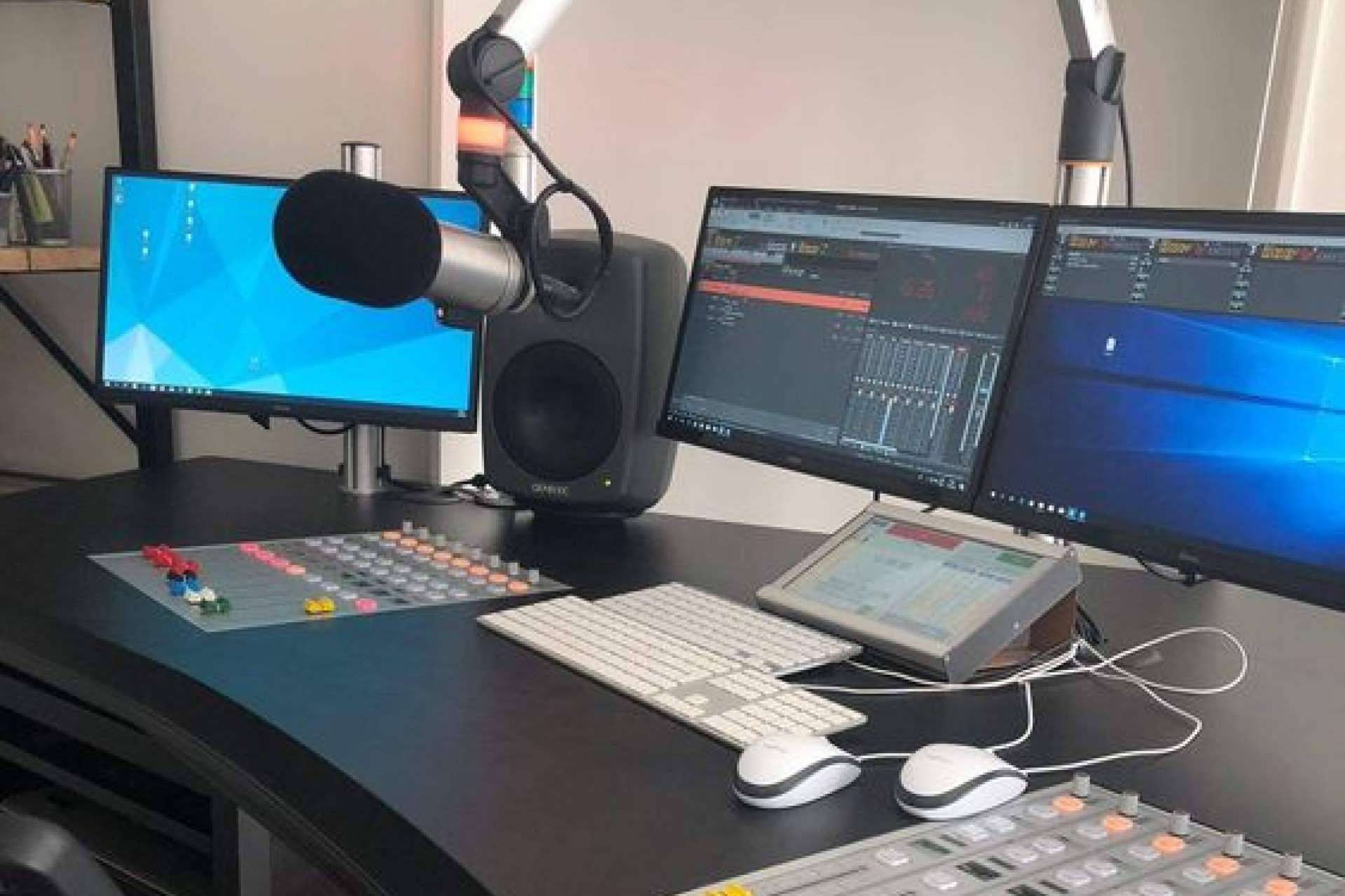 El programa de radio presentado por José Antonio Aguilera, Café Con Radio