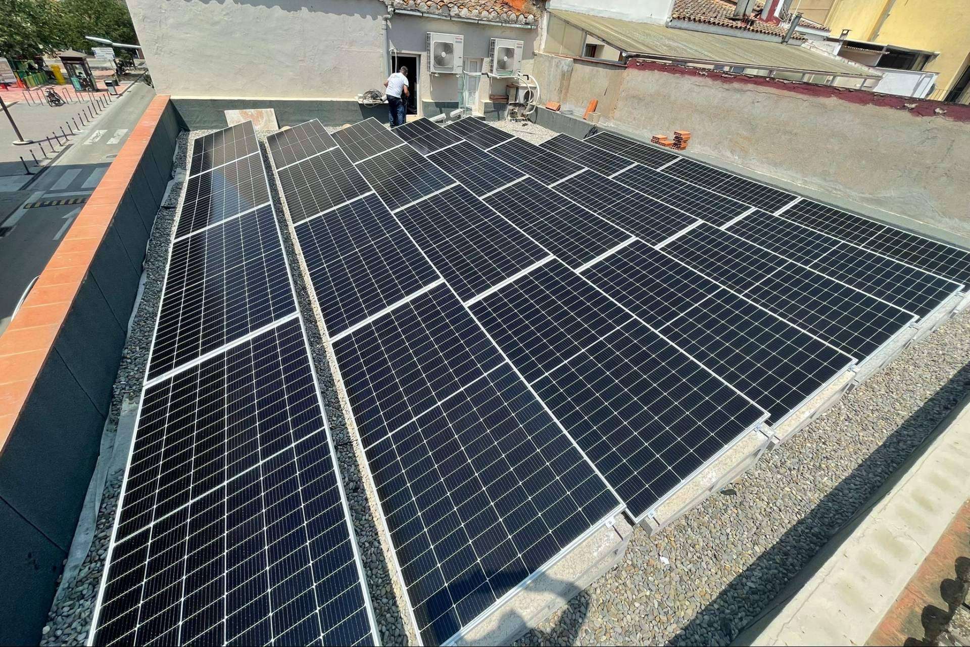 ¿Cuáles son los beneficios de la instalación de placas solares para el autoconsumo?, por Sereco Energía
