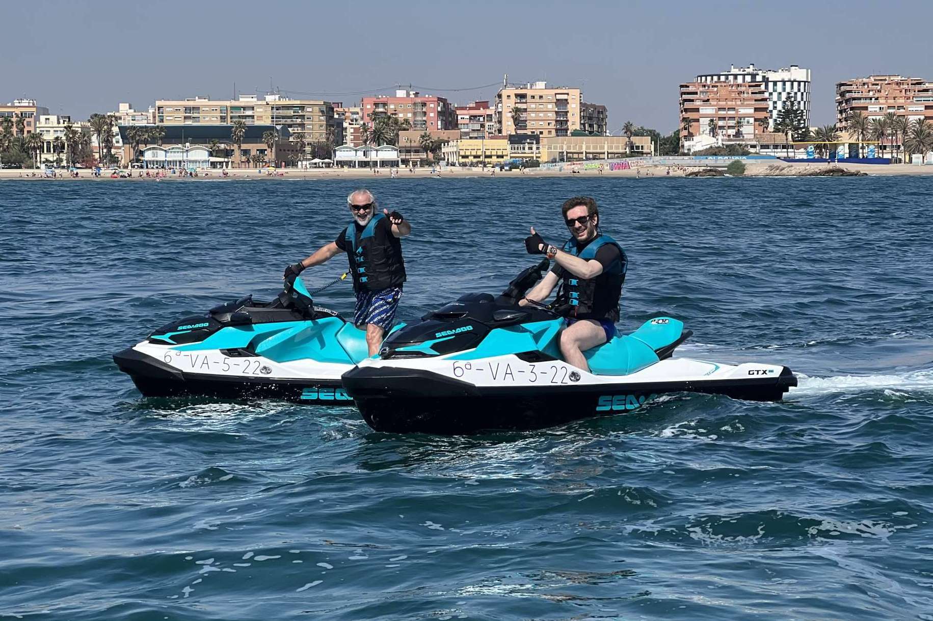 ¿Qué ofrece el servicio de alquiler de motos de agua en Valencia de Rentjetskivalencia.com?