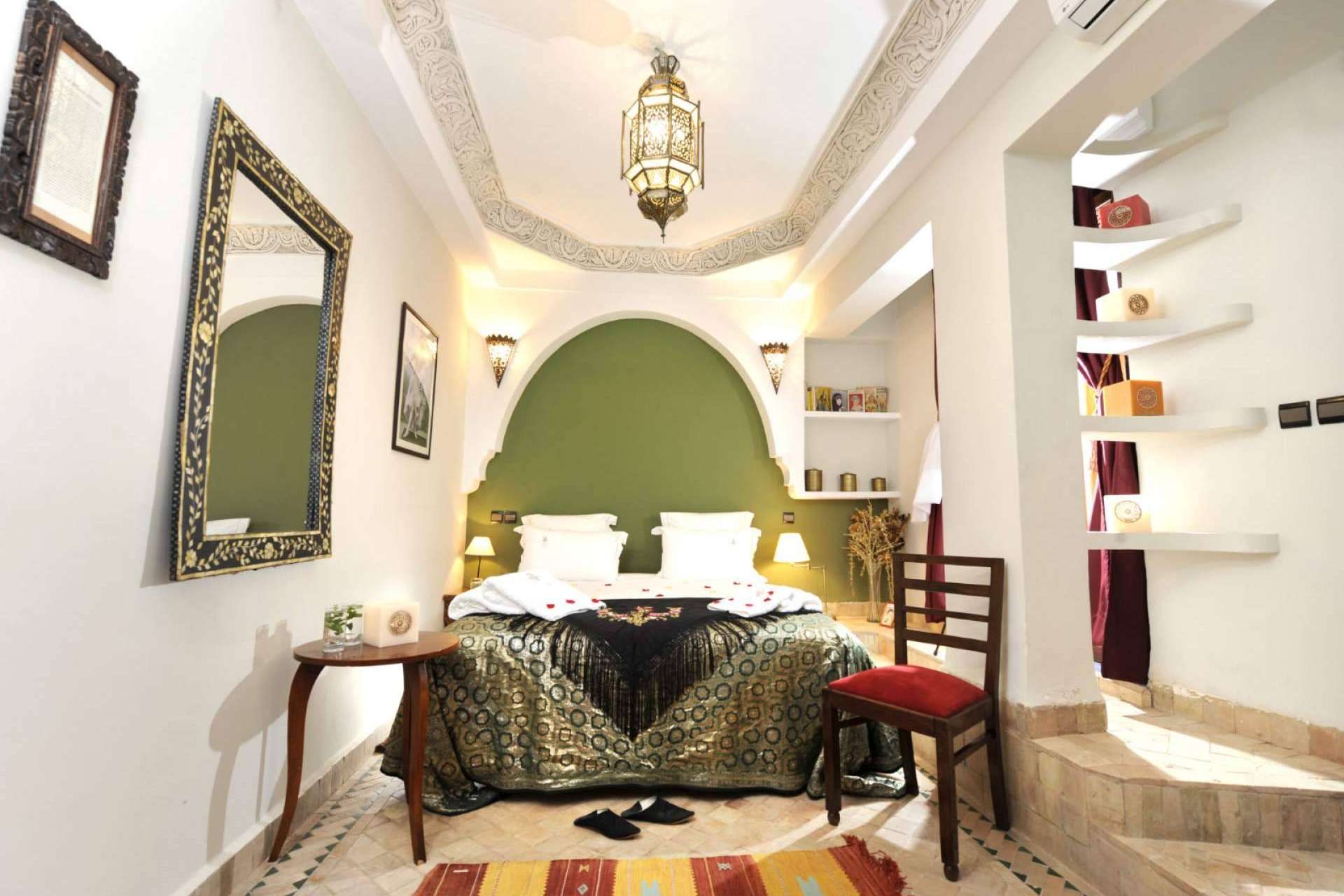 El Riad Belle Epoque, un espacio único en Marrakech, con personajes icónicos de la belle époque que dan vida a las habitaciones