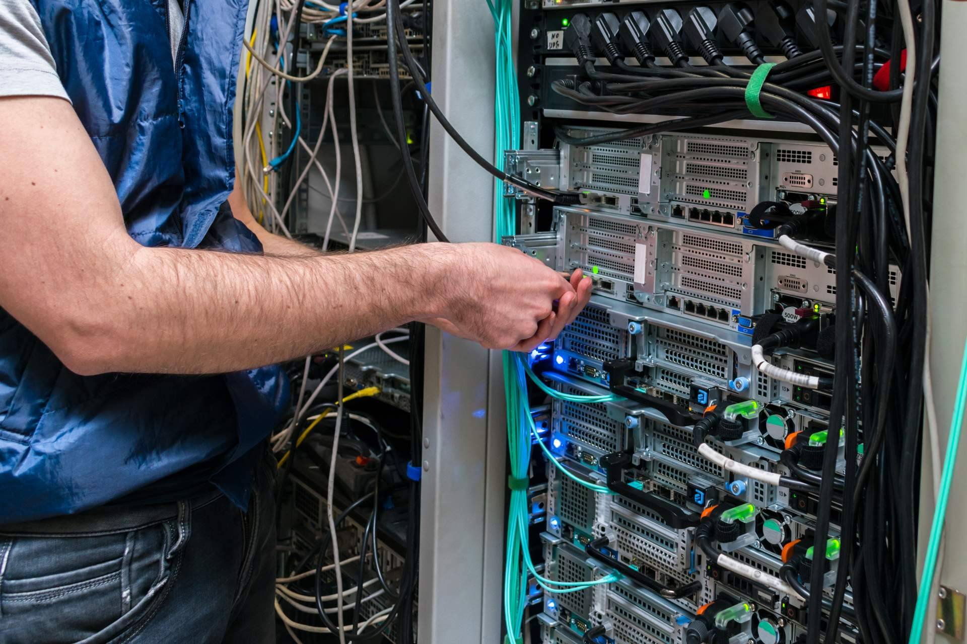 Nadunet, la importancia del mantenimiento de redes y equipos en las empresas