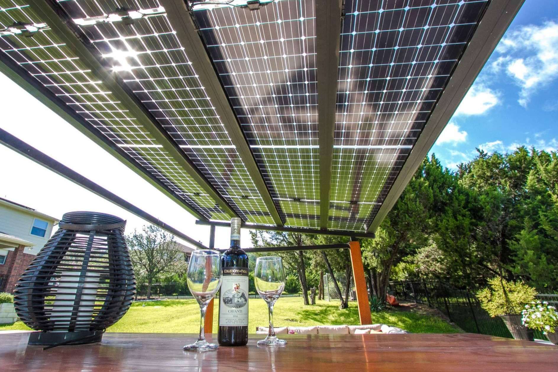 Razones por las que instalar una pérgola solar en el hogar es una de las mejores opciones
