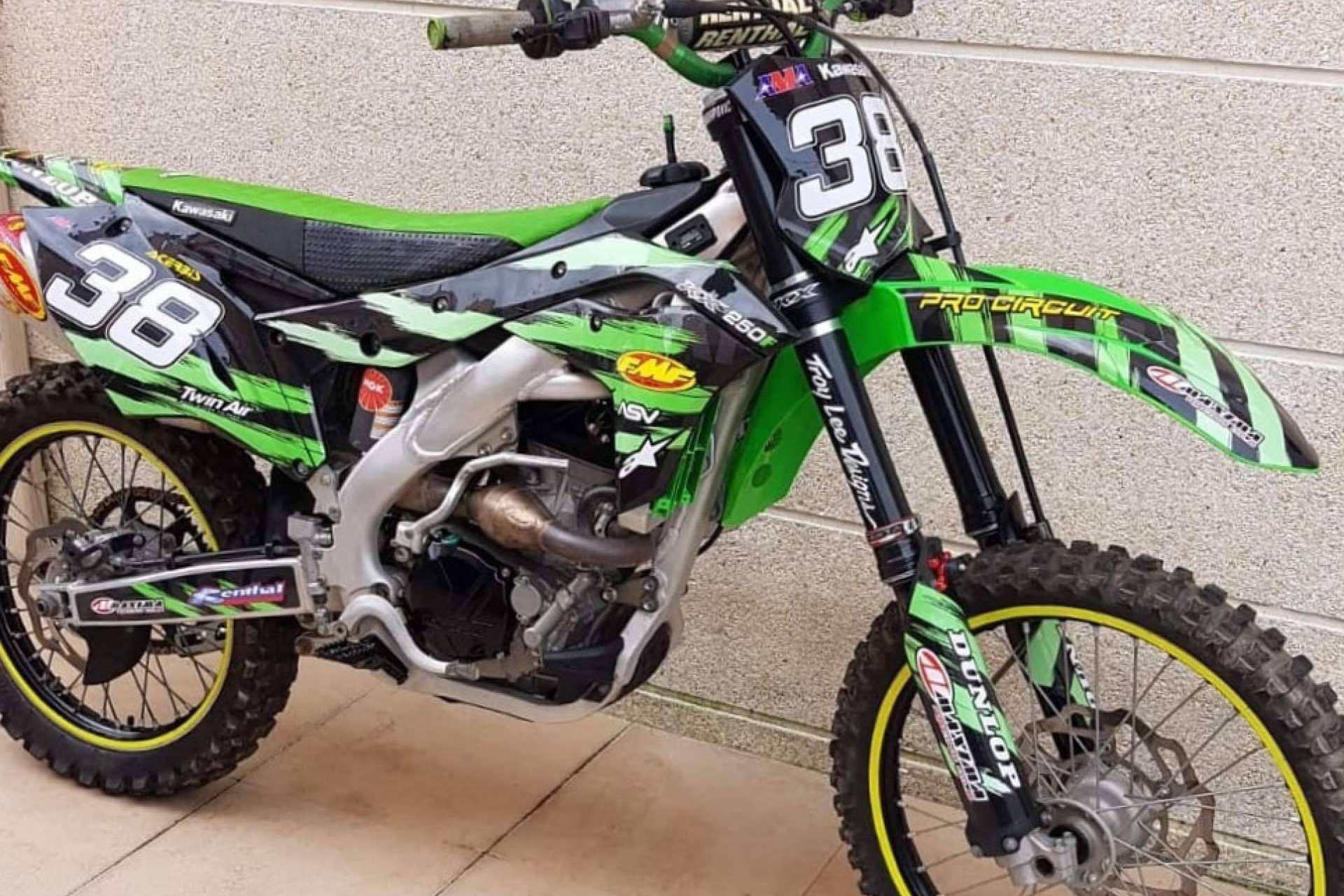 Las pegatinas personalizadas para moto off road que ofrece ADHESIVOSEMBARRADOS