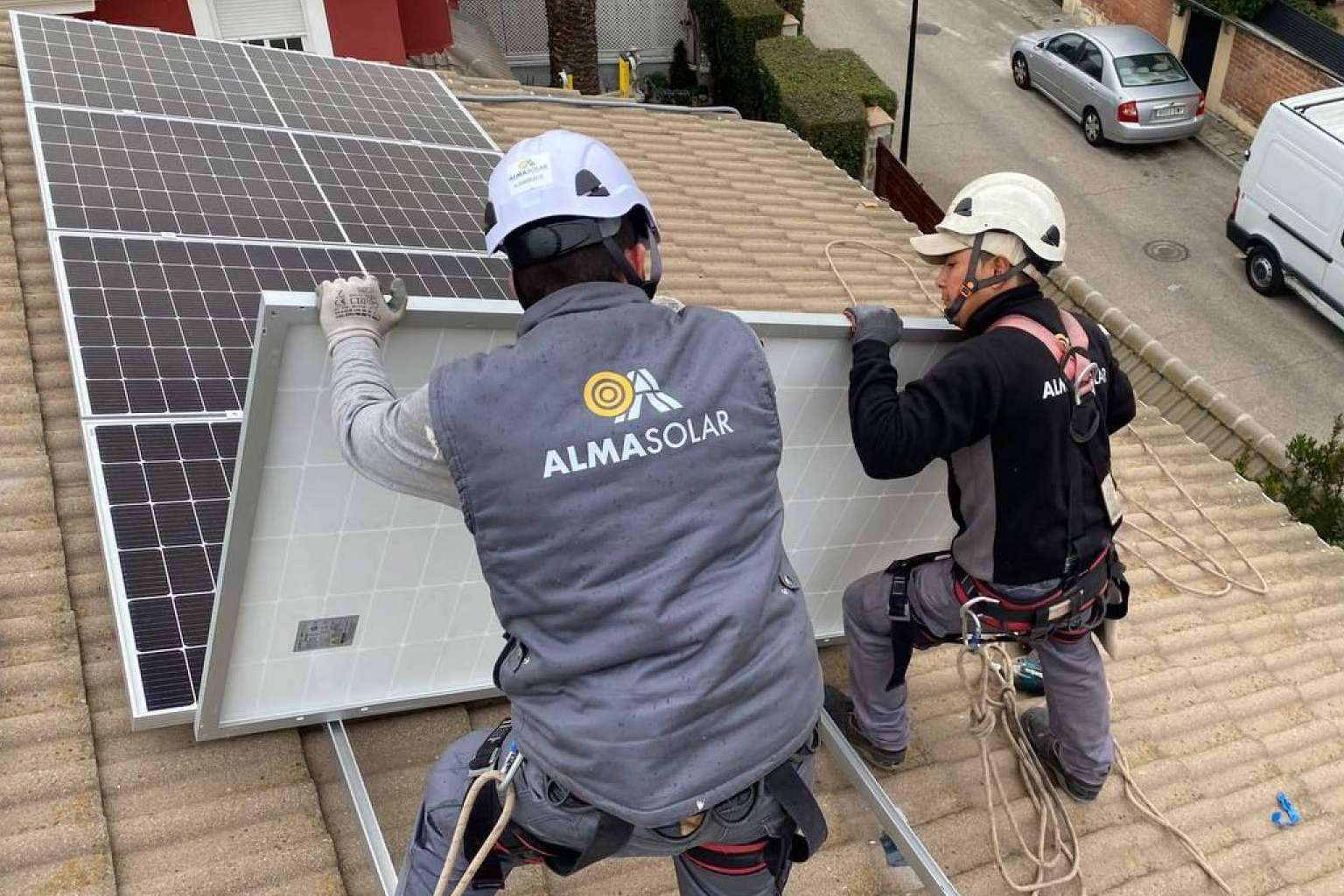 Reducir la contaminación en 100 toneladas de CO₂ con el uso paneles solares fotovoltaicos de la mano de Alma Solar