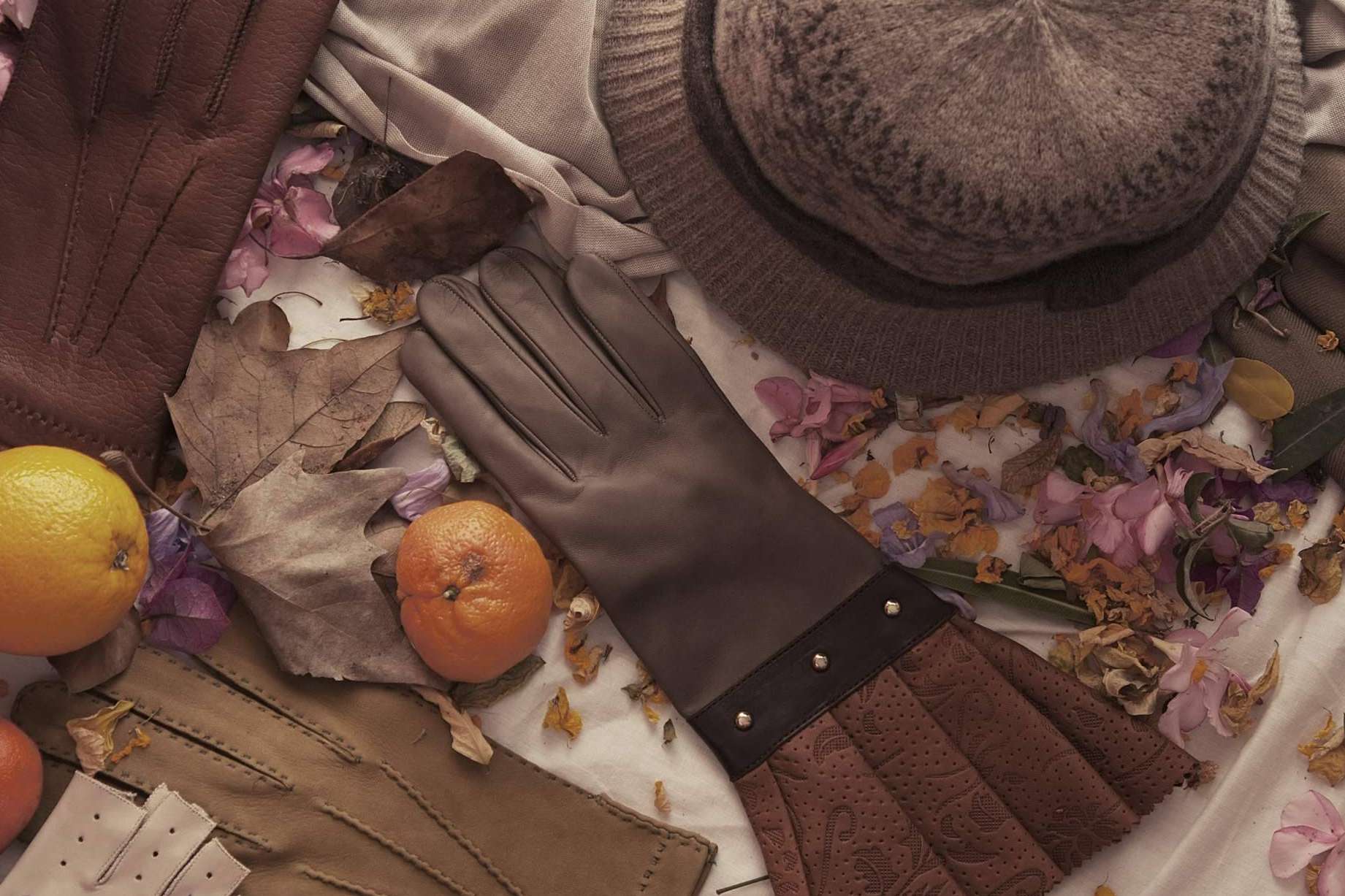 Elegancia en cualquier look con Santacana y los guantes de piel