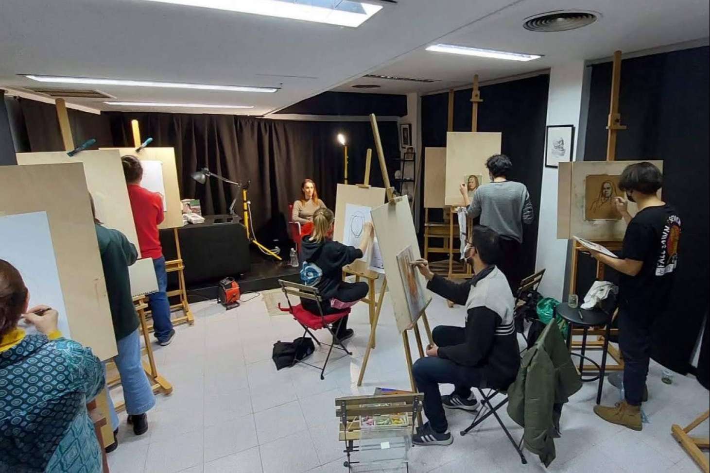 ¿Qué ofrece el programa anual de dibujo y pintura académica de Estudio Ilógico?