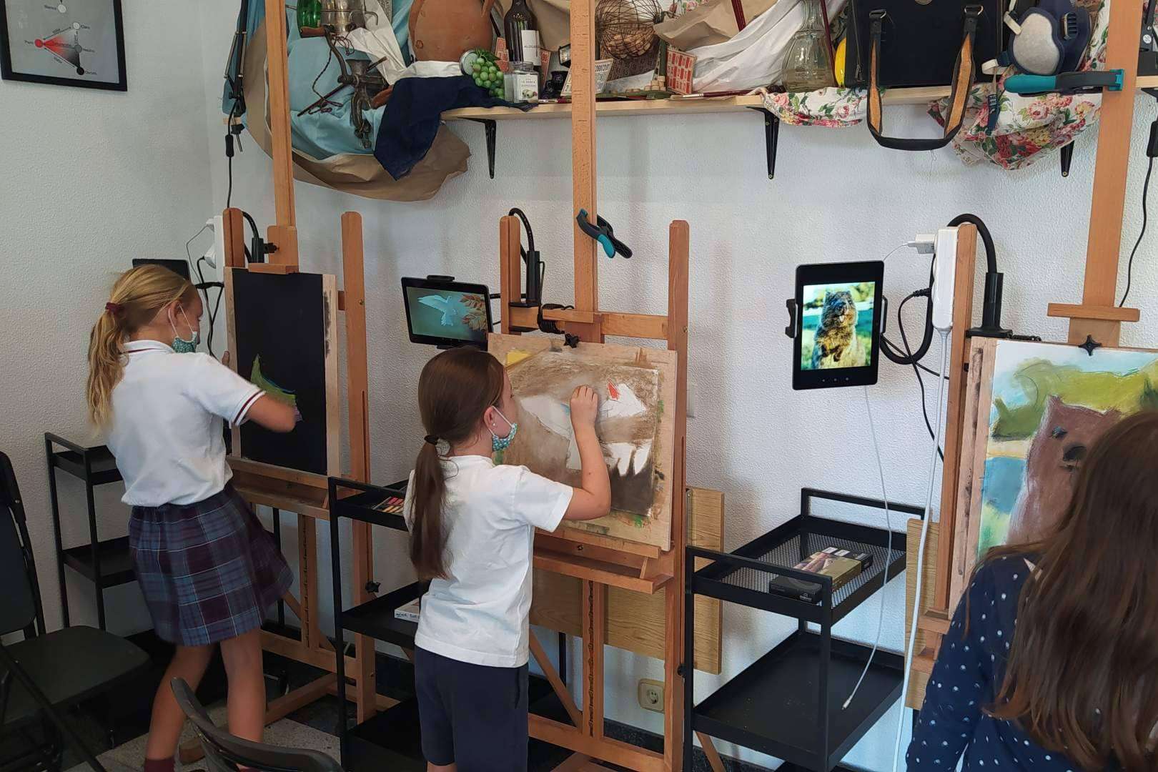 Estudio Ilógico presenta sus clases de dibujo y pintura como extraescolar para niños