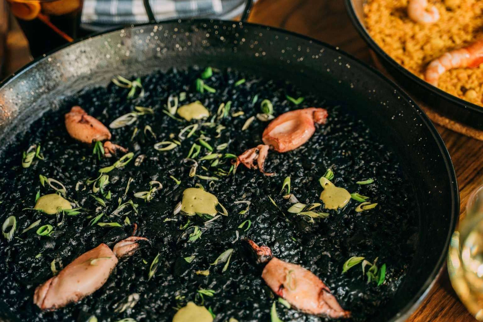 Auténtica paella valenciana en el centro de Madrid, por La Pescadería & Club Fishermans