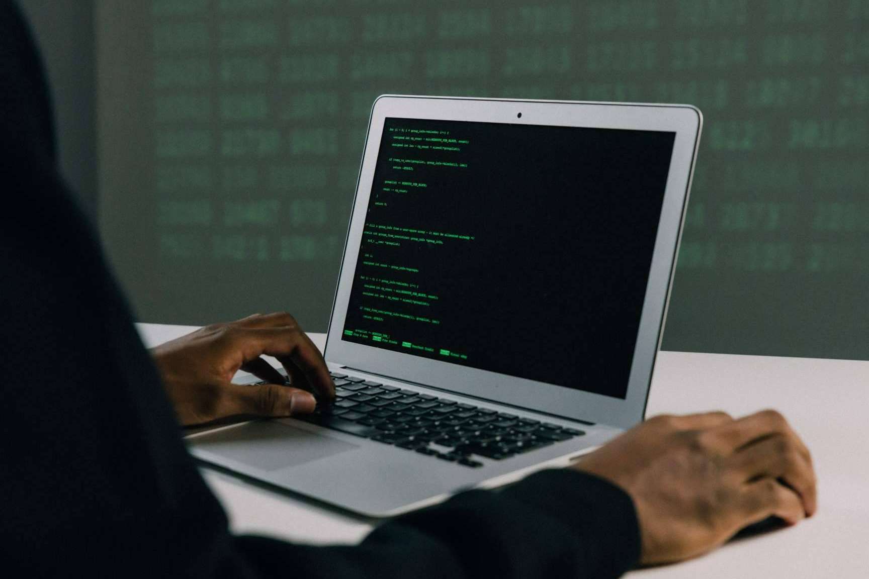 Un elemento fundamental en las empresas es la ciberseguridad según el CEO de GlobátiKa Peritos Informáticos, Ángel González