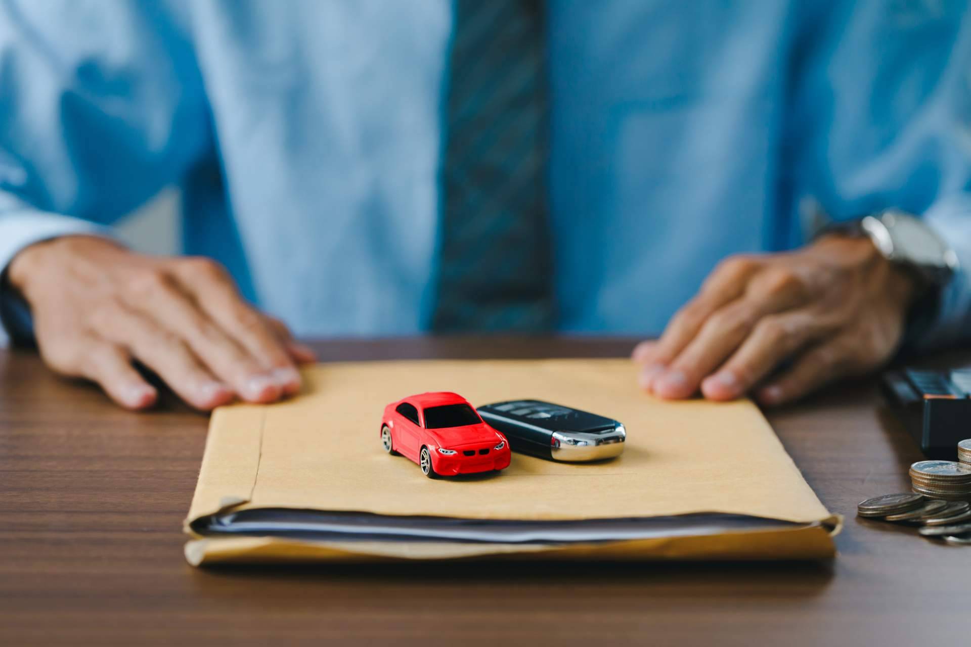 Llevar a cabo la transferencia de coches online mediante los servicios de Gestoría Jáuregui