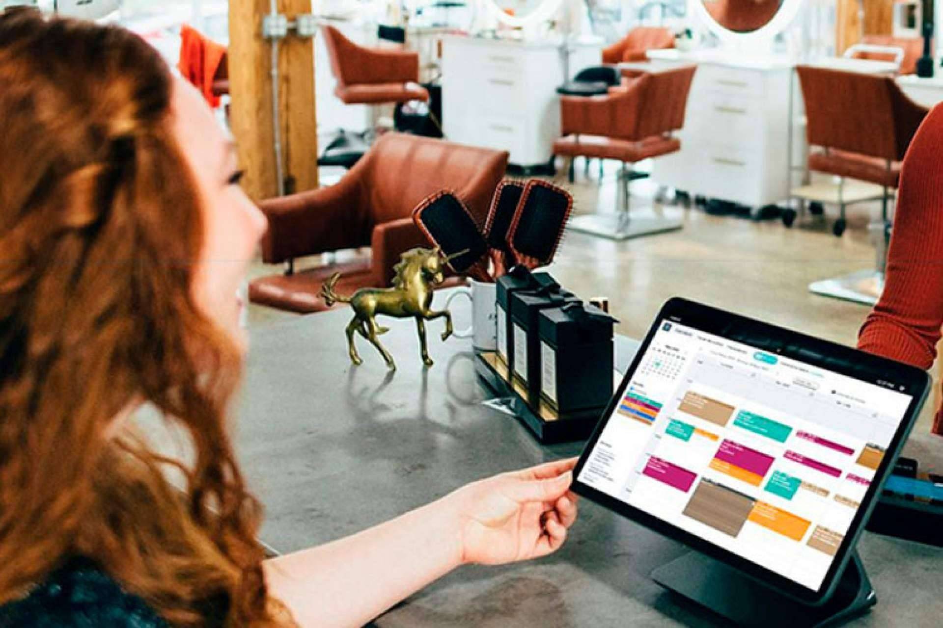 ¿Cómo funciona el sistema de reservas de Bookitit y con qué empresas pueden trabajar?