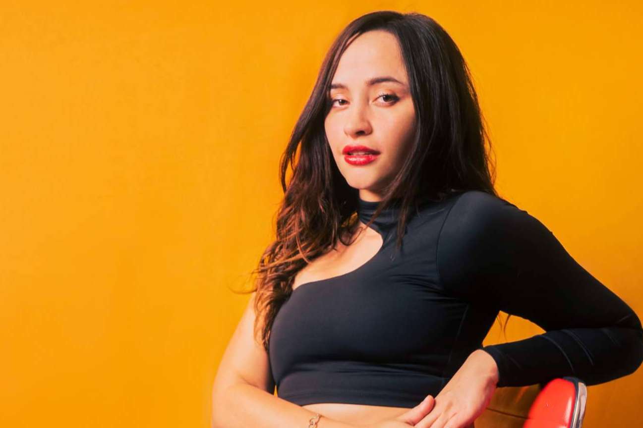 Vj Alejandra es la ingeniera de vídeo detrás los grandes shows de reggaetón