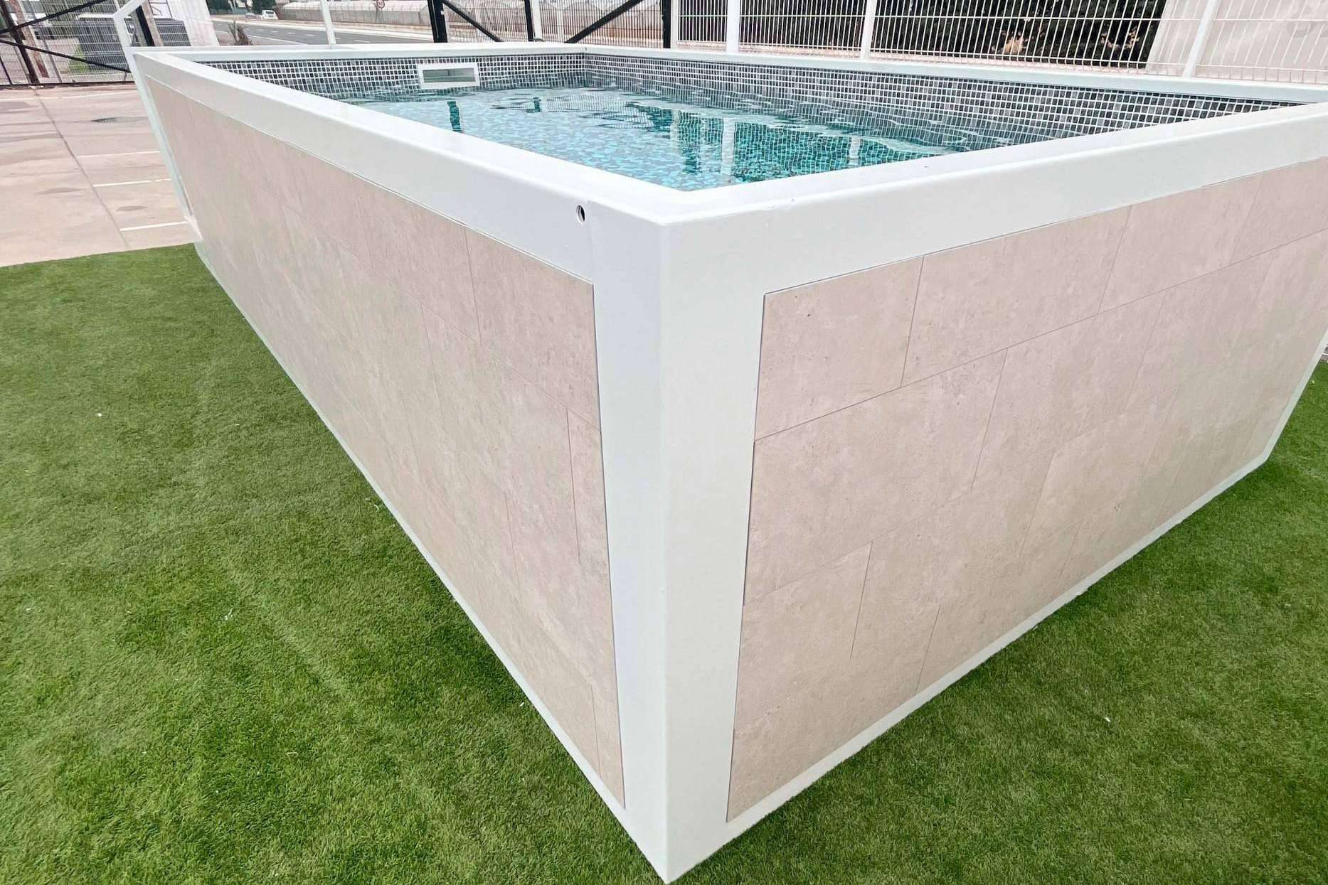 La presentación de modelos con descuento de Esencial Pool para el Black Friday