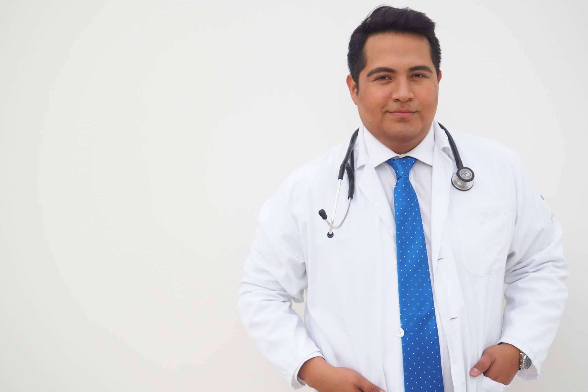 La importancia de elegir un buen doctor y una buena clínica para el injerto capilar