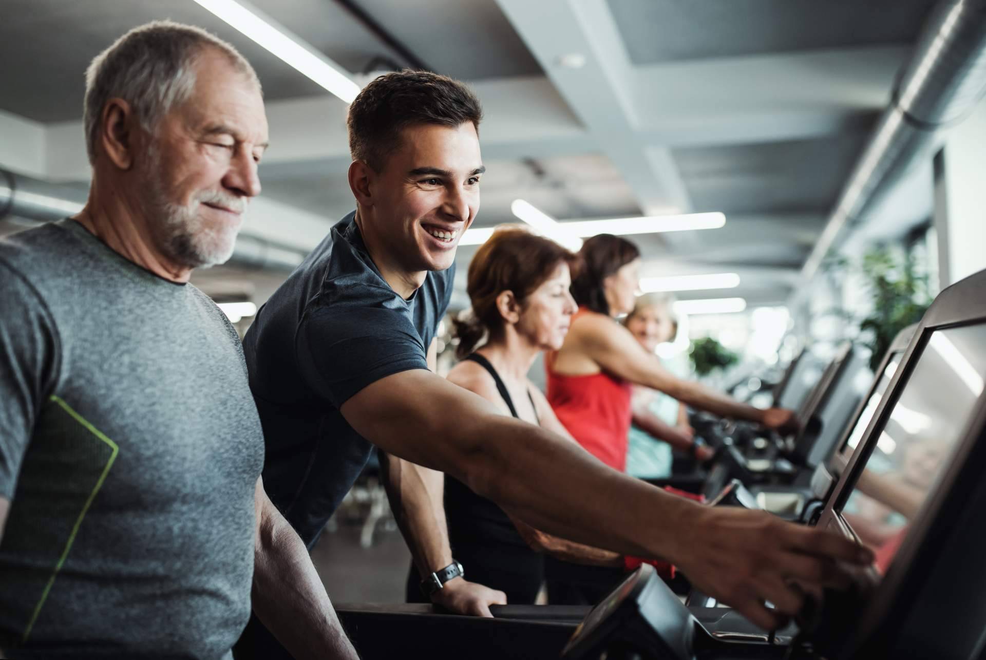 ¿Cuáles son los beneficios del entrenamiento físico?, la facilidad para encontrar un centro cerca con DeGimnasios