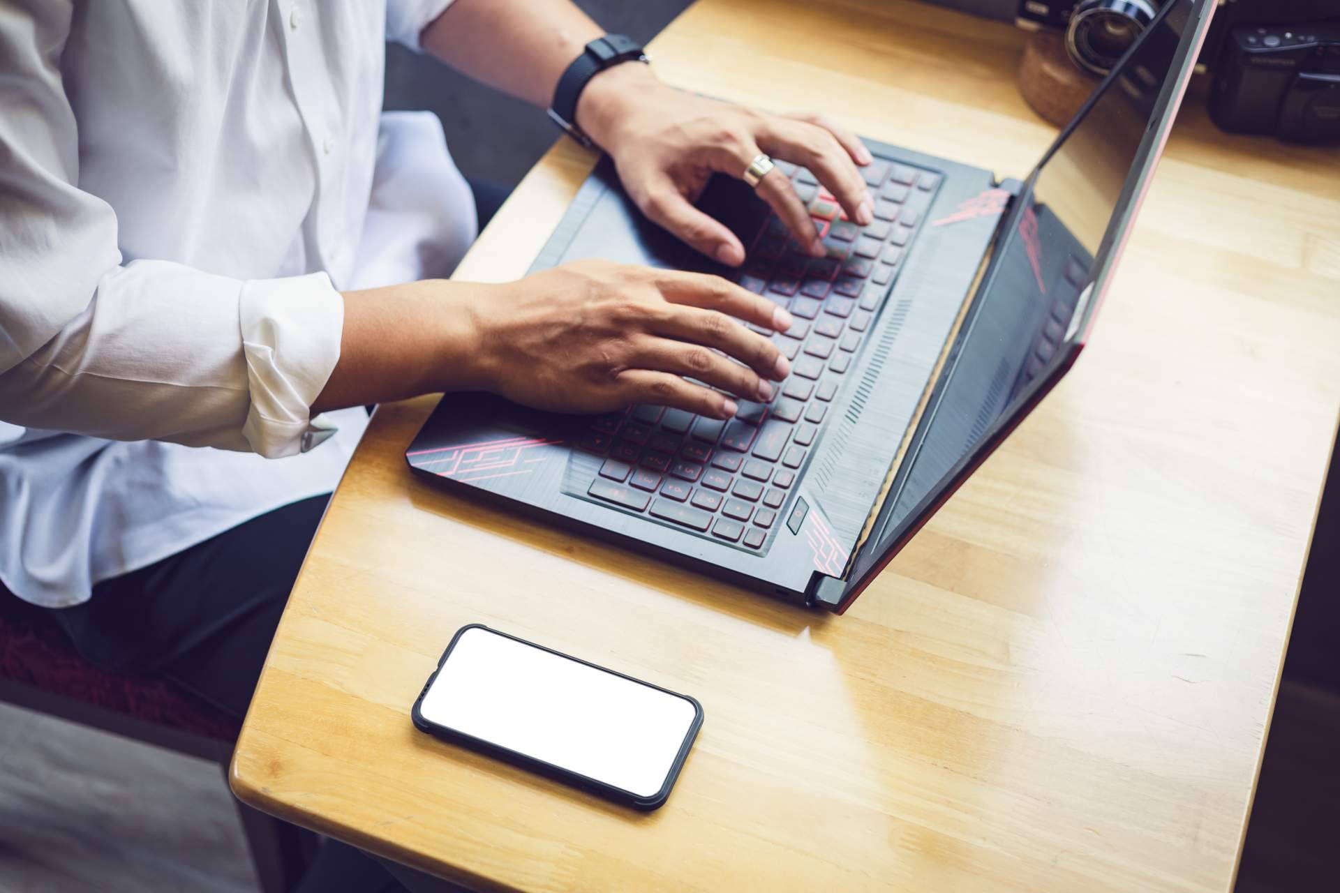 Conseguir una formación online para las oposiciones de administrativo, con josenrique.es