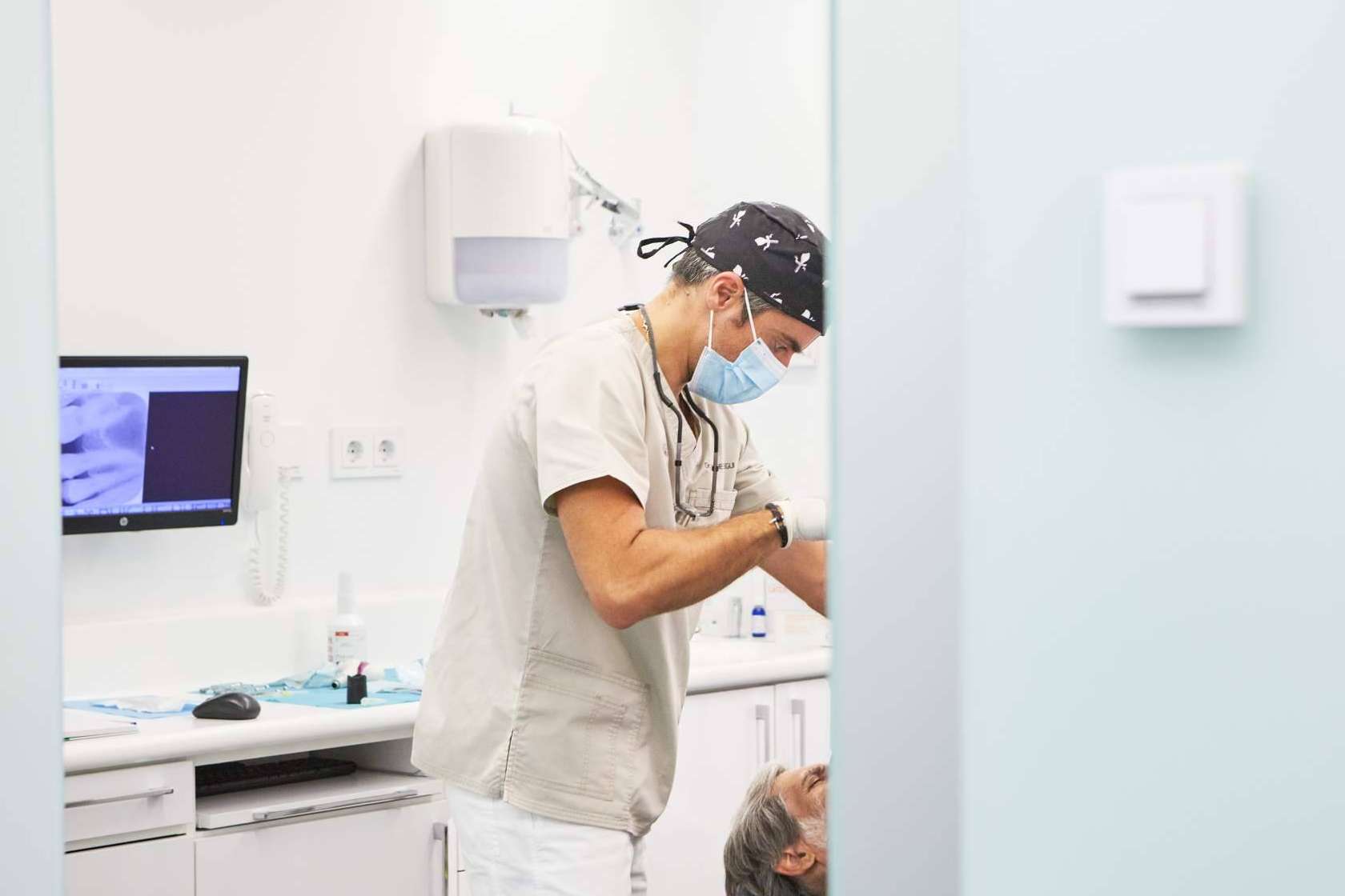 La Clínica Dental Ruiz de Gopegui incluye el tratamiento de injerto de encías entre sus especialidades