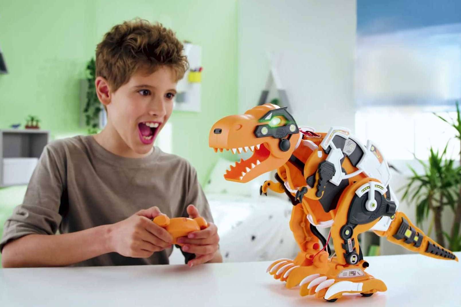 El ganador a mejor juguete 2022 en la categoría de construcción, otorgado por la Asociación Española de Fabricantes de Juguetes, es Rex - The Dinobot