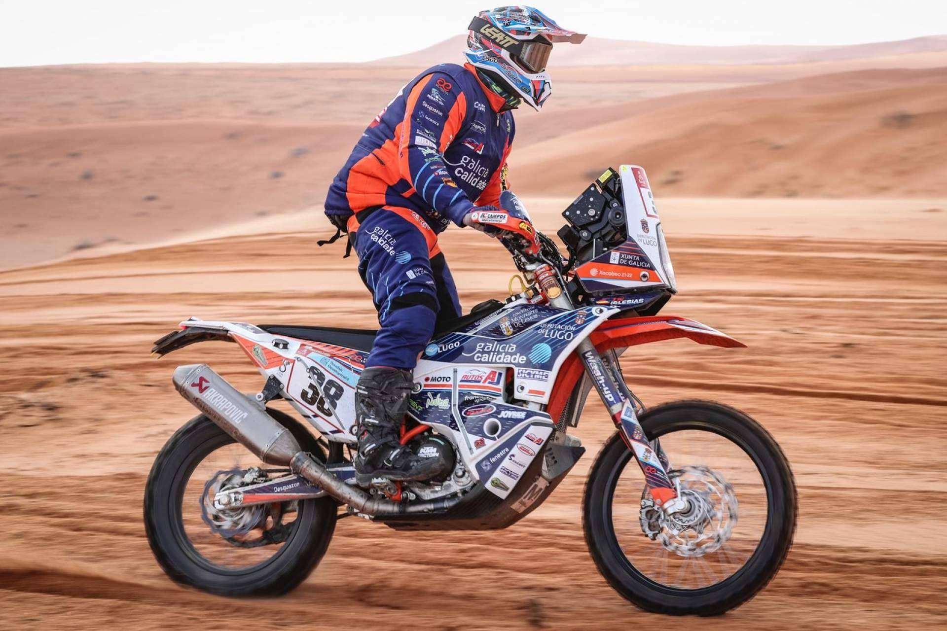 ADHESIVOSEMBARRADOS ofrece equipaciones para moto offroad personalizadas