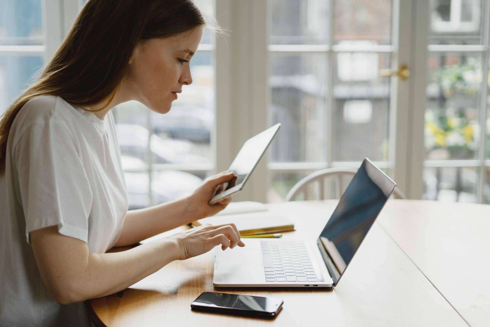ISEB imparte programas formativos hacia el metaverso, estudiar desde el móvil o tablet