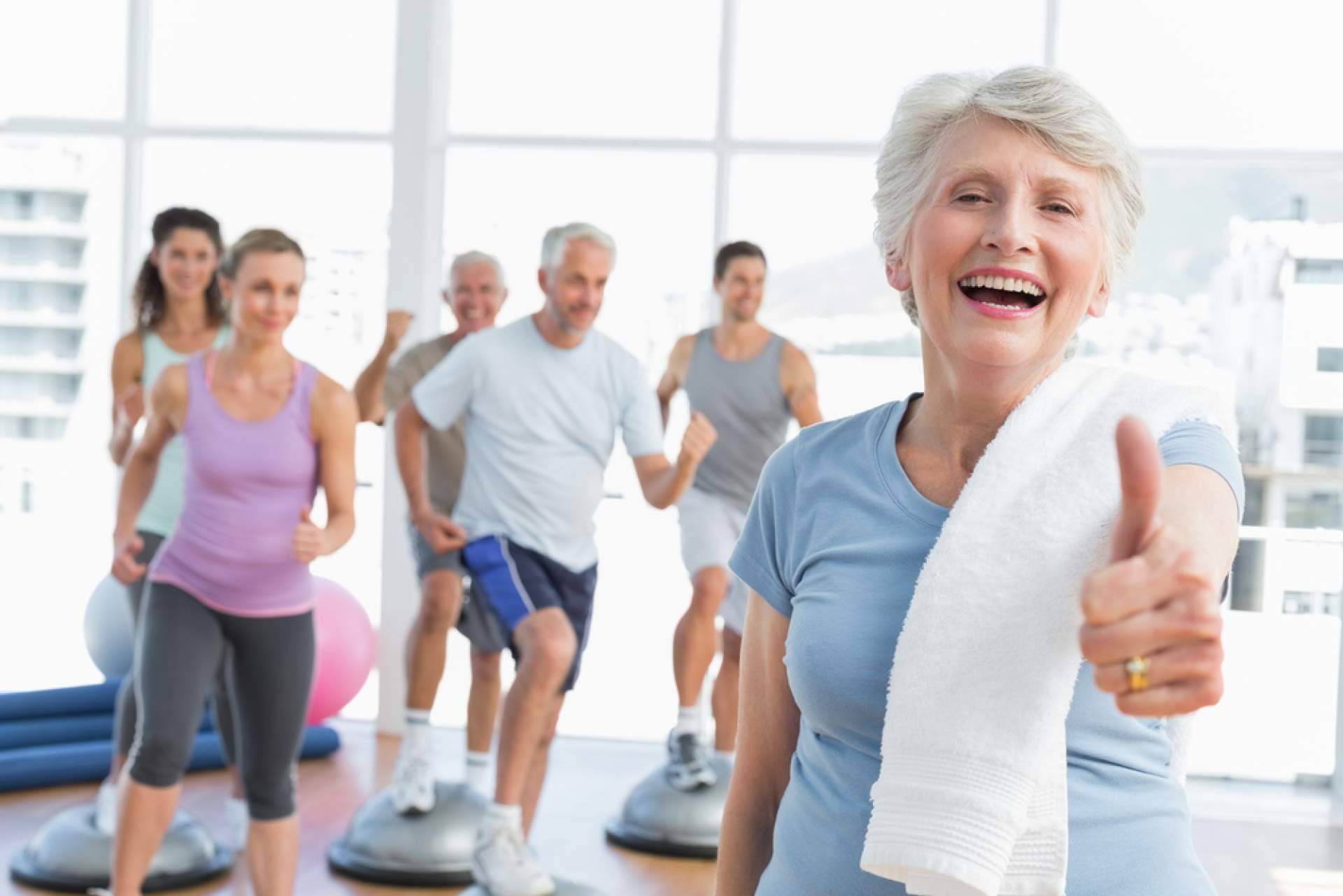 La importancia de entrenar la fuerza en personas mayores de 60 años, con Muévete Conmigo