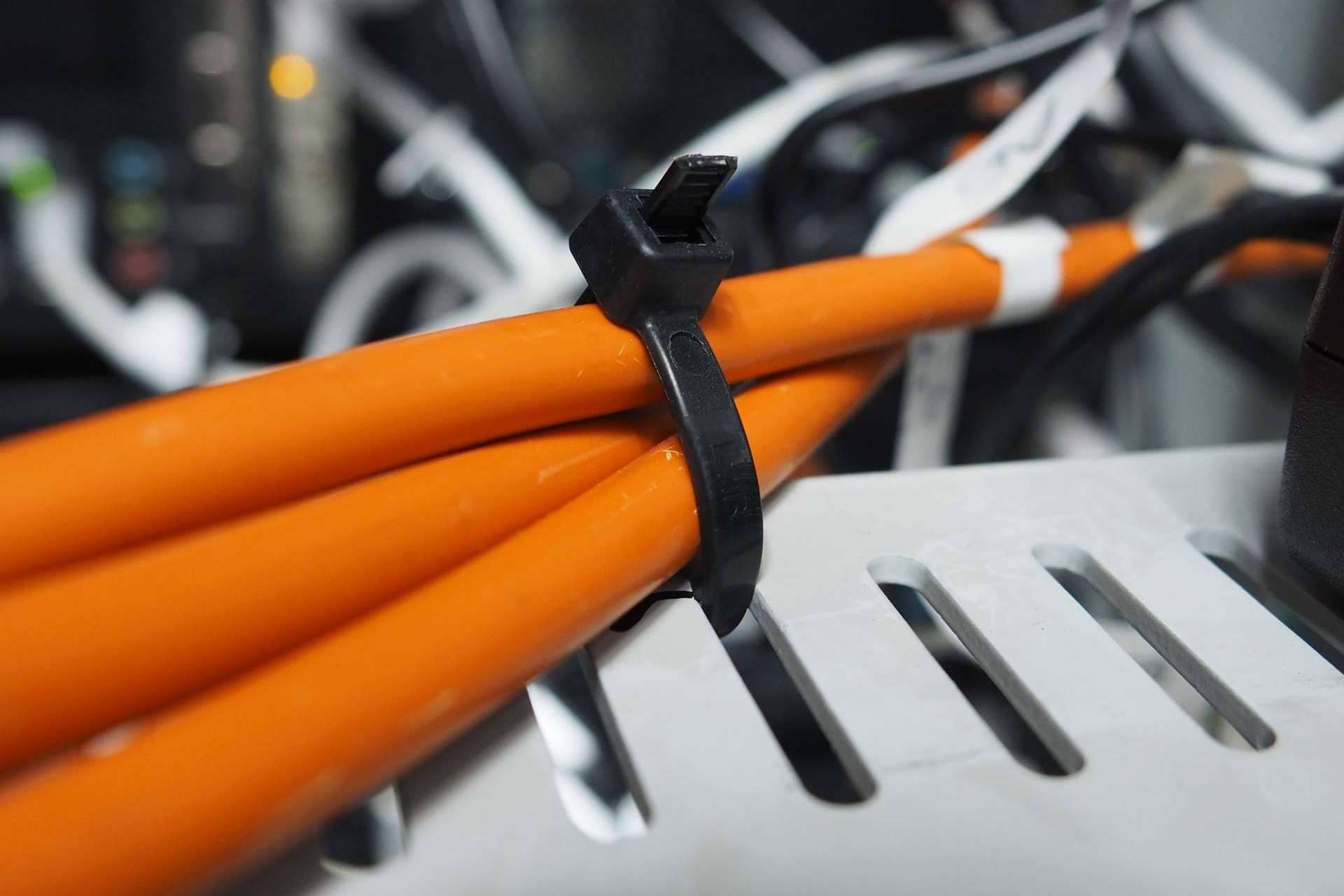 ¿Qué hacer para conseguir internet fiable y rápido en toda la casa cuando no llega bien el wifi?, con Actelser