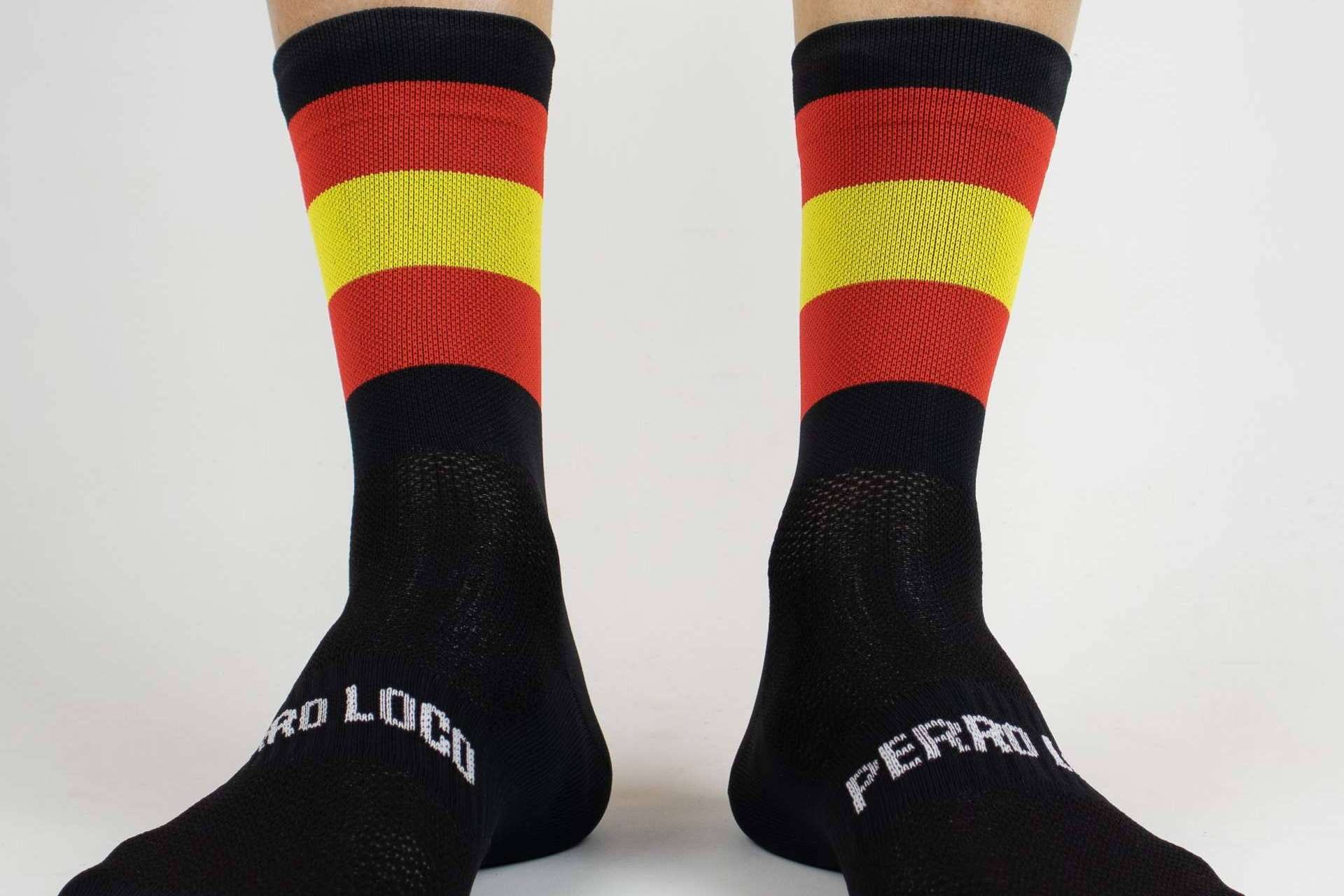 Perro Loco dispone de un diseño de calcetines de ciclismo con la bandera de España
